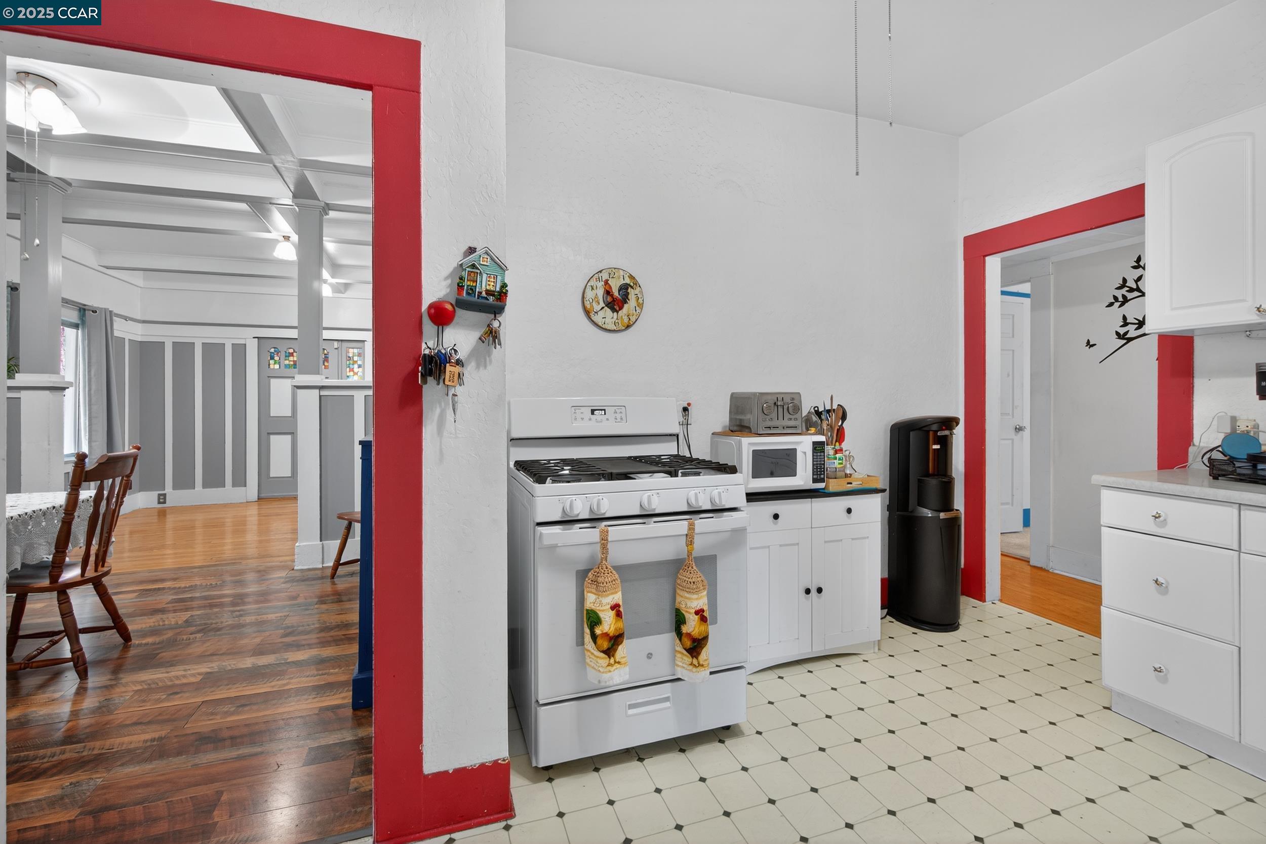 223 W 5Th St