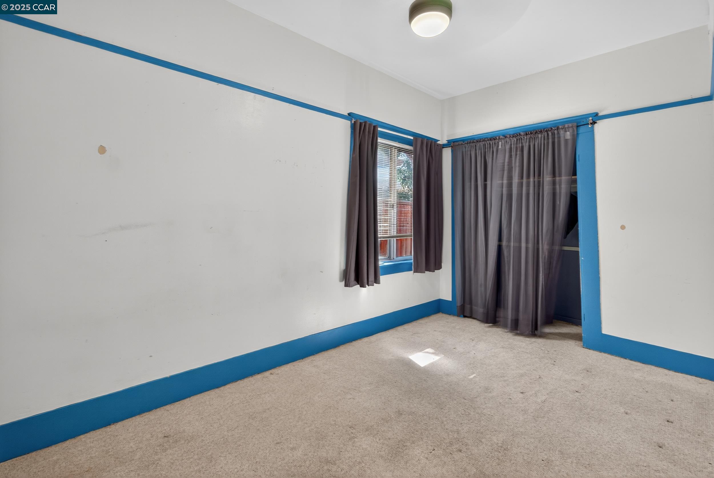 223 W 5Th St