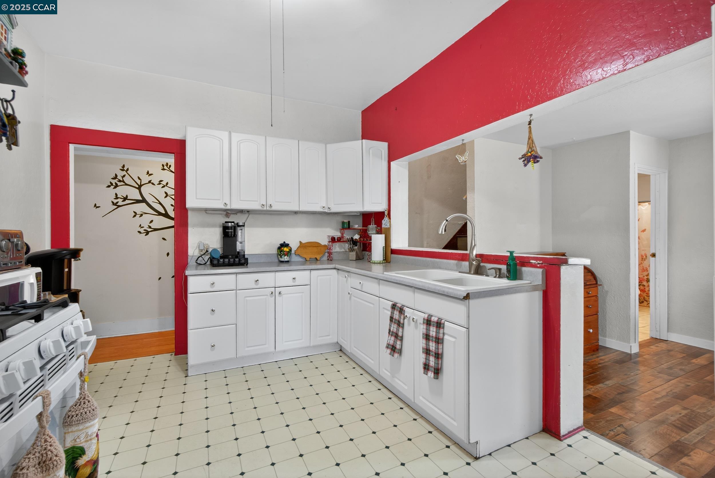 223 W 5Th St