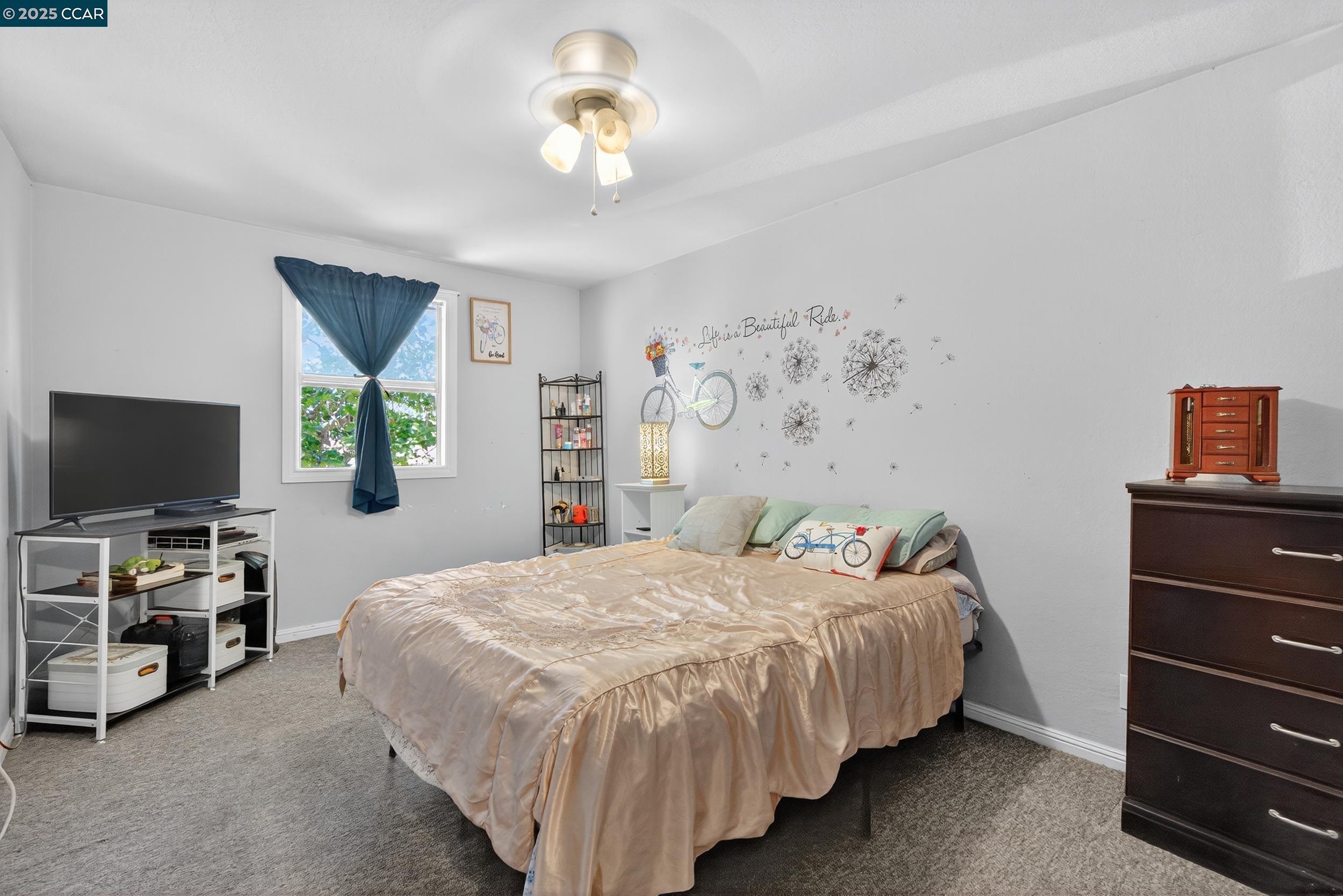 223 W 5Th St