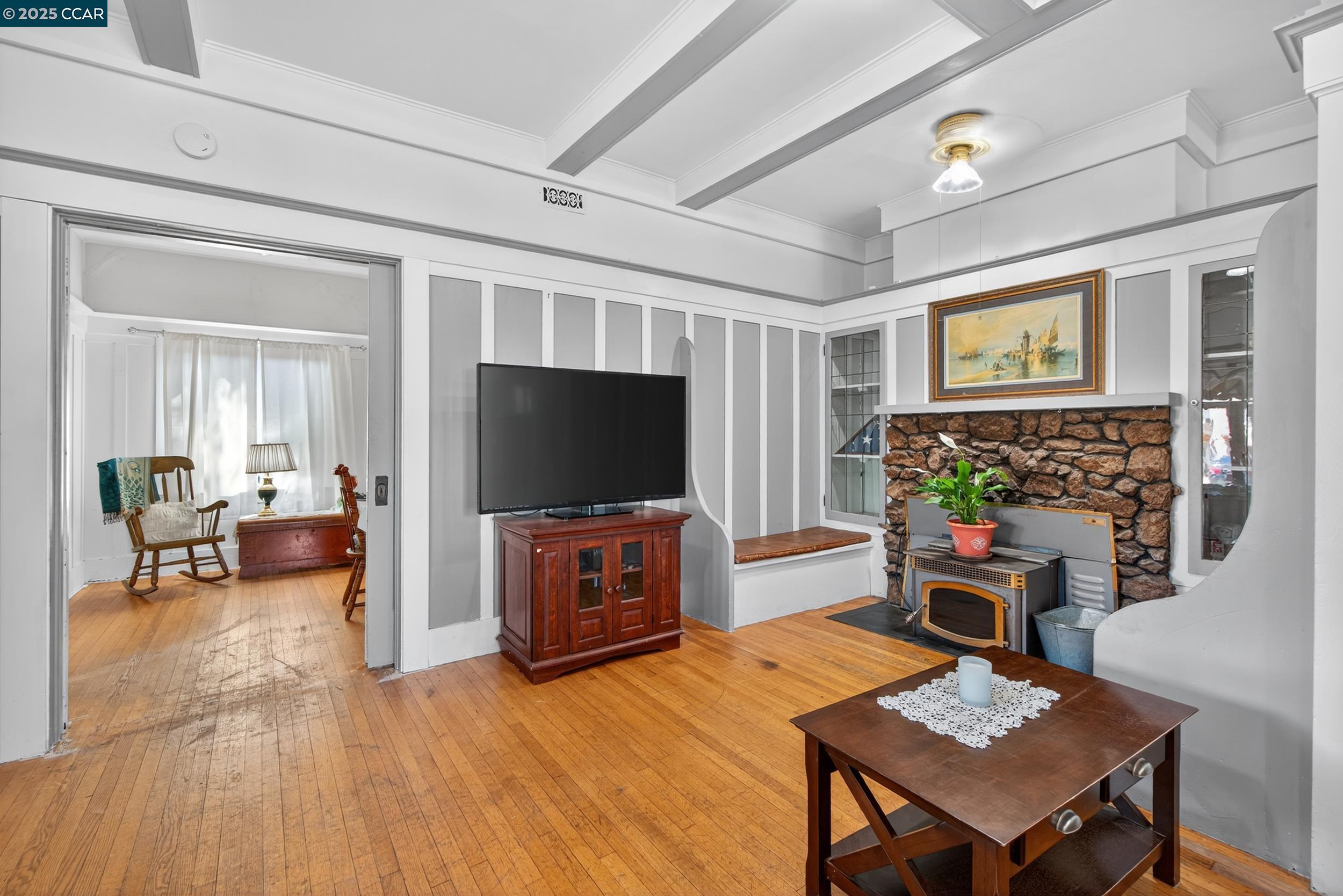 223 W 5Th St