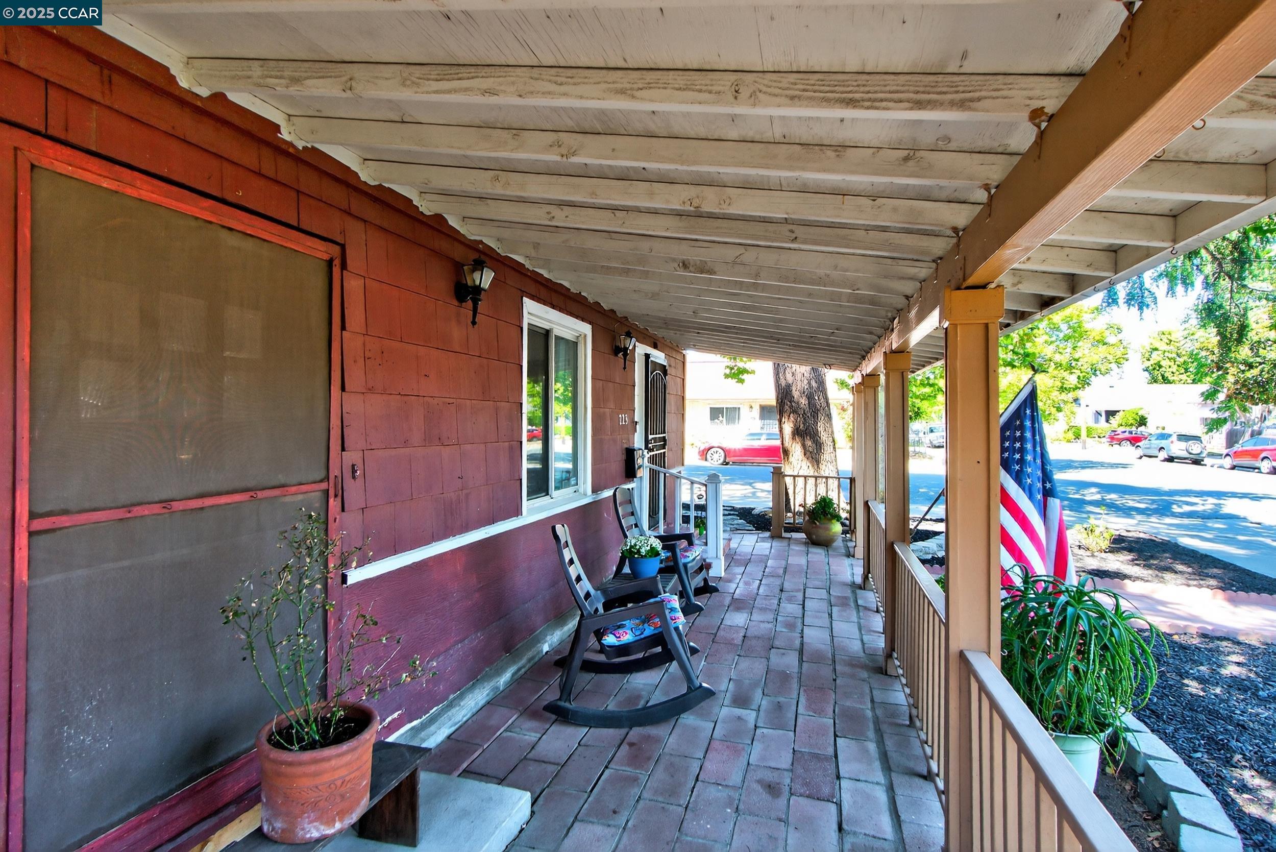 223 W 5Th St