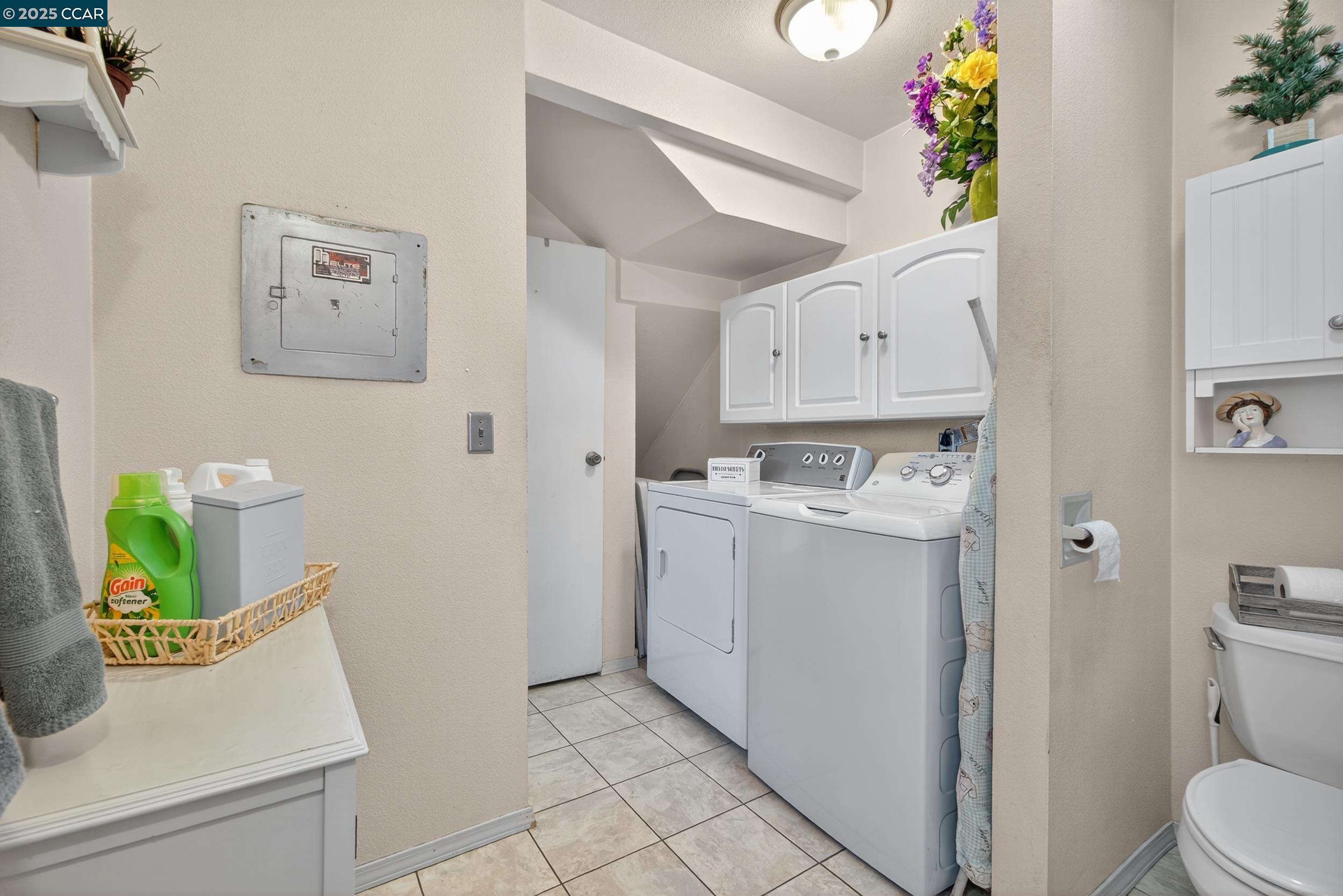 223 W 5Th St