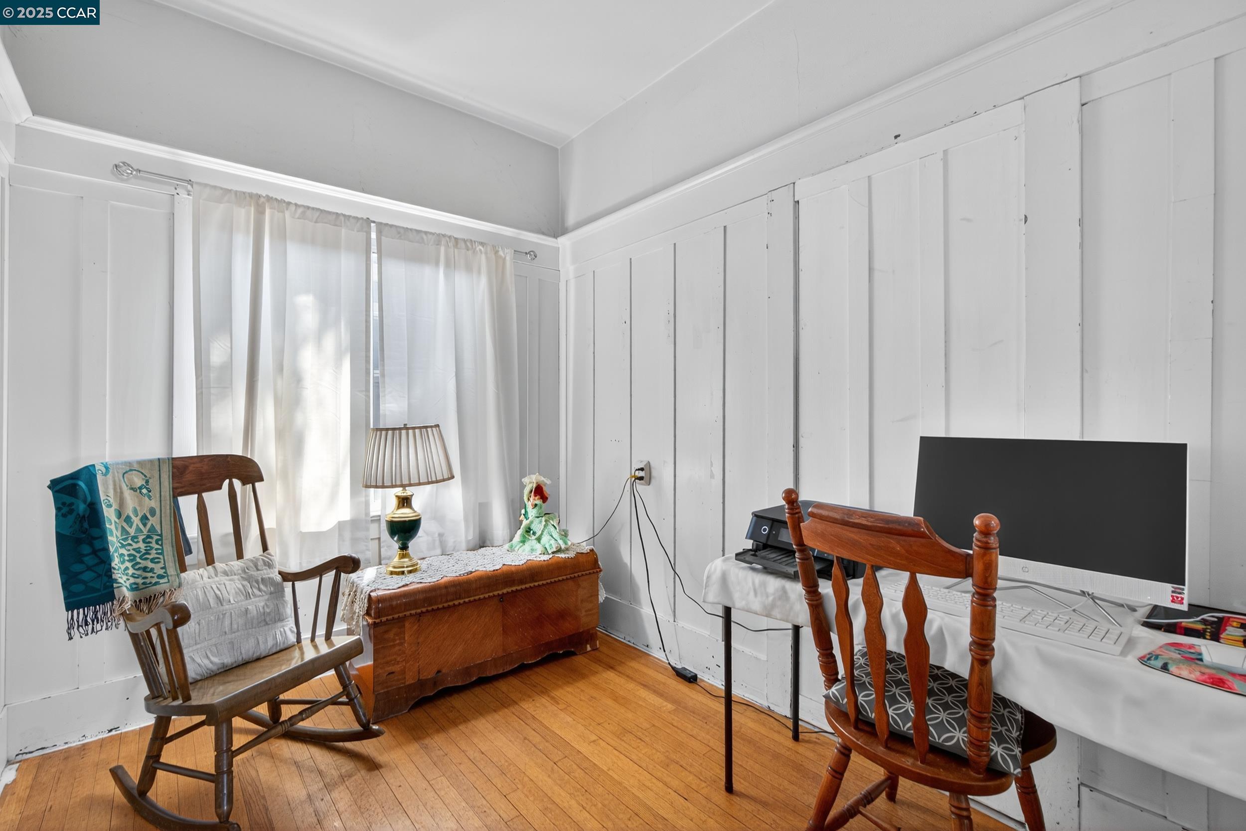 223 W 5Th St