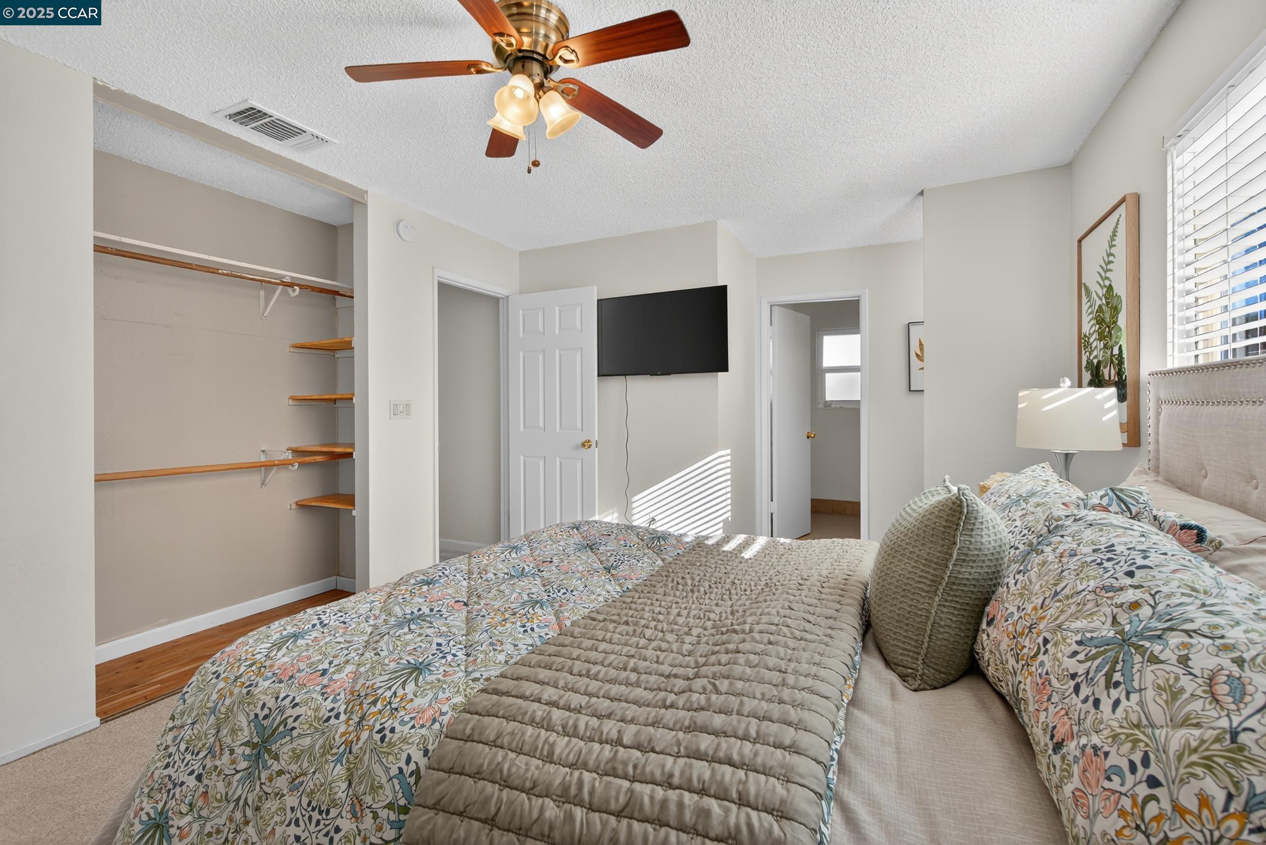 3904 Meadowbrook Cir