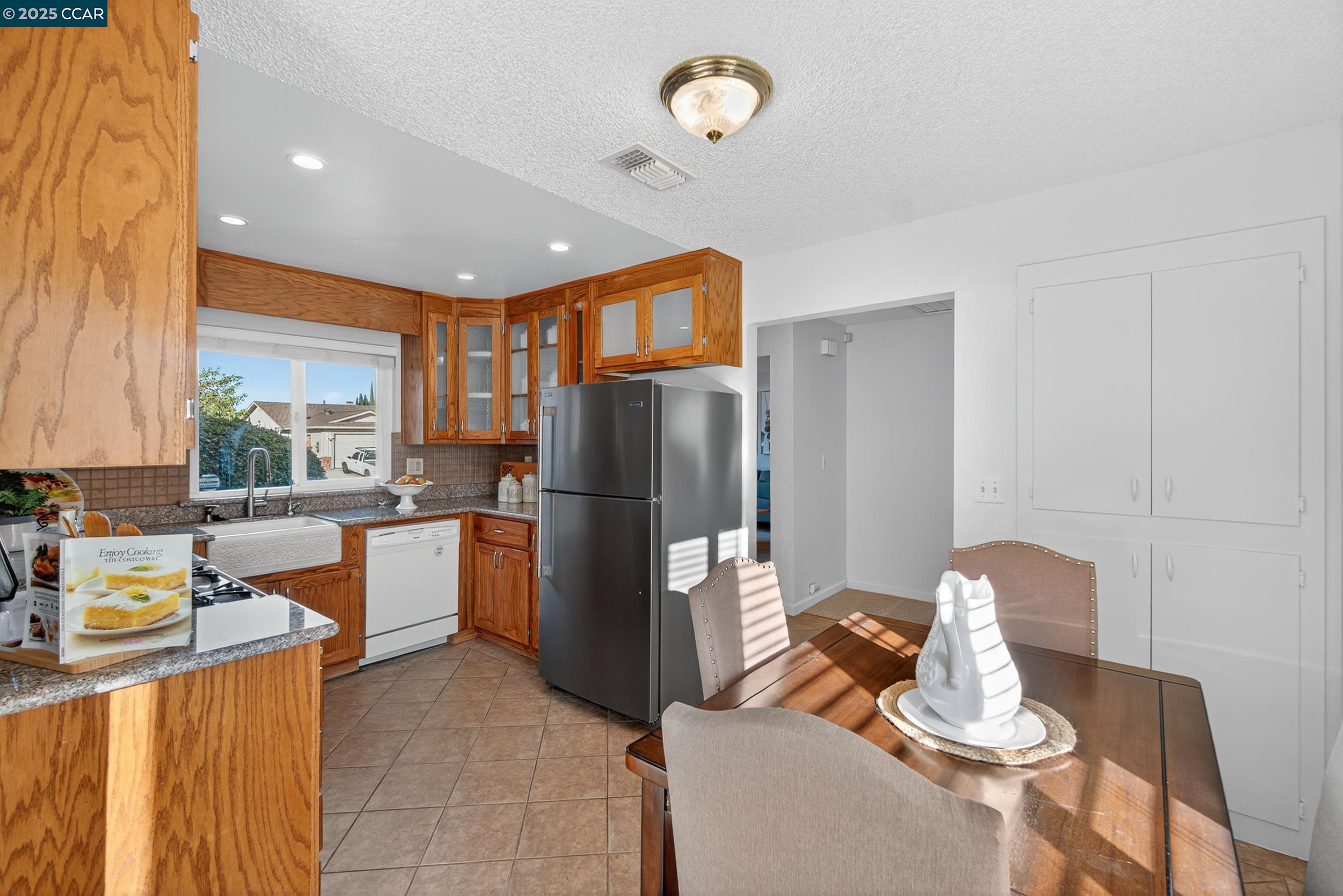 3904 Meadowbrook Cir