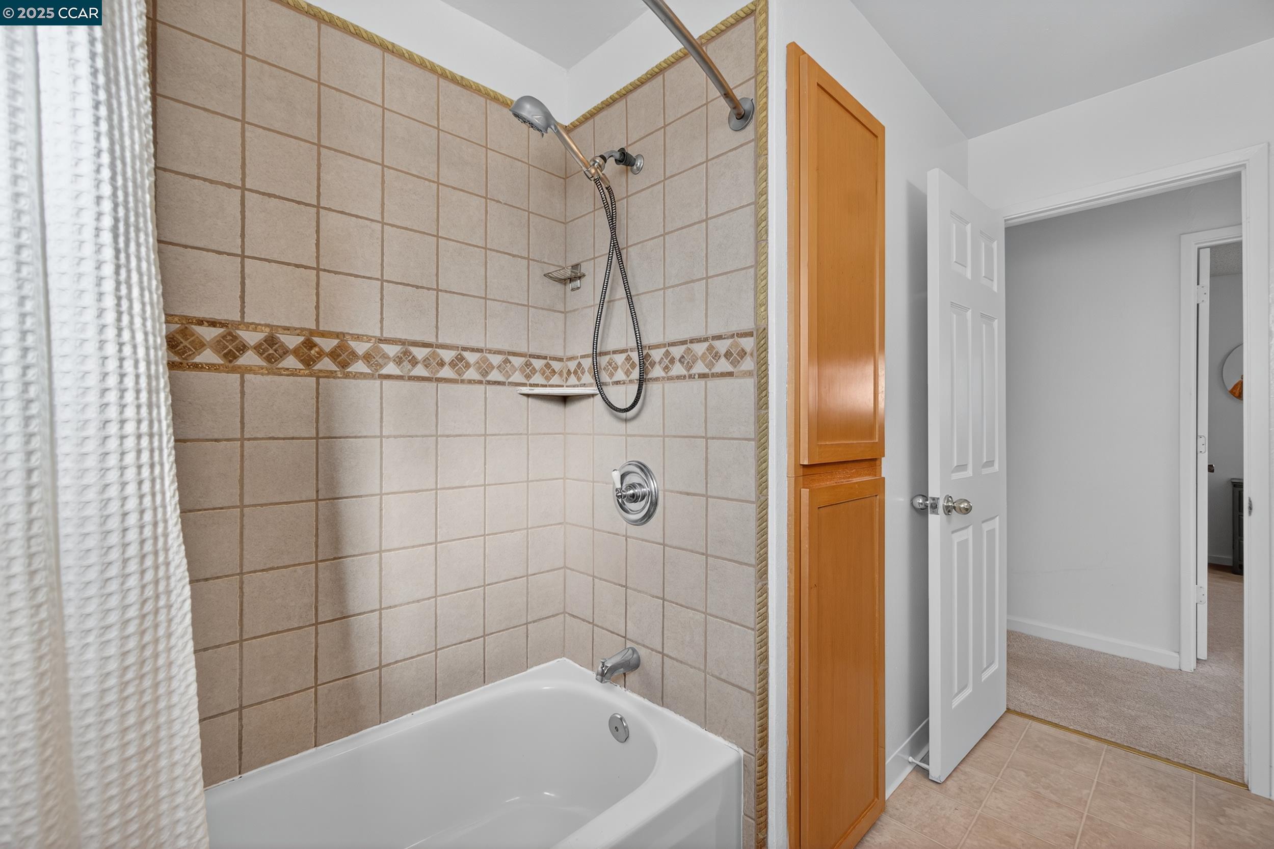 3904 Meadowbrook Cir