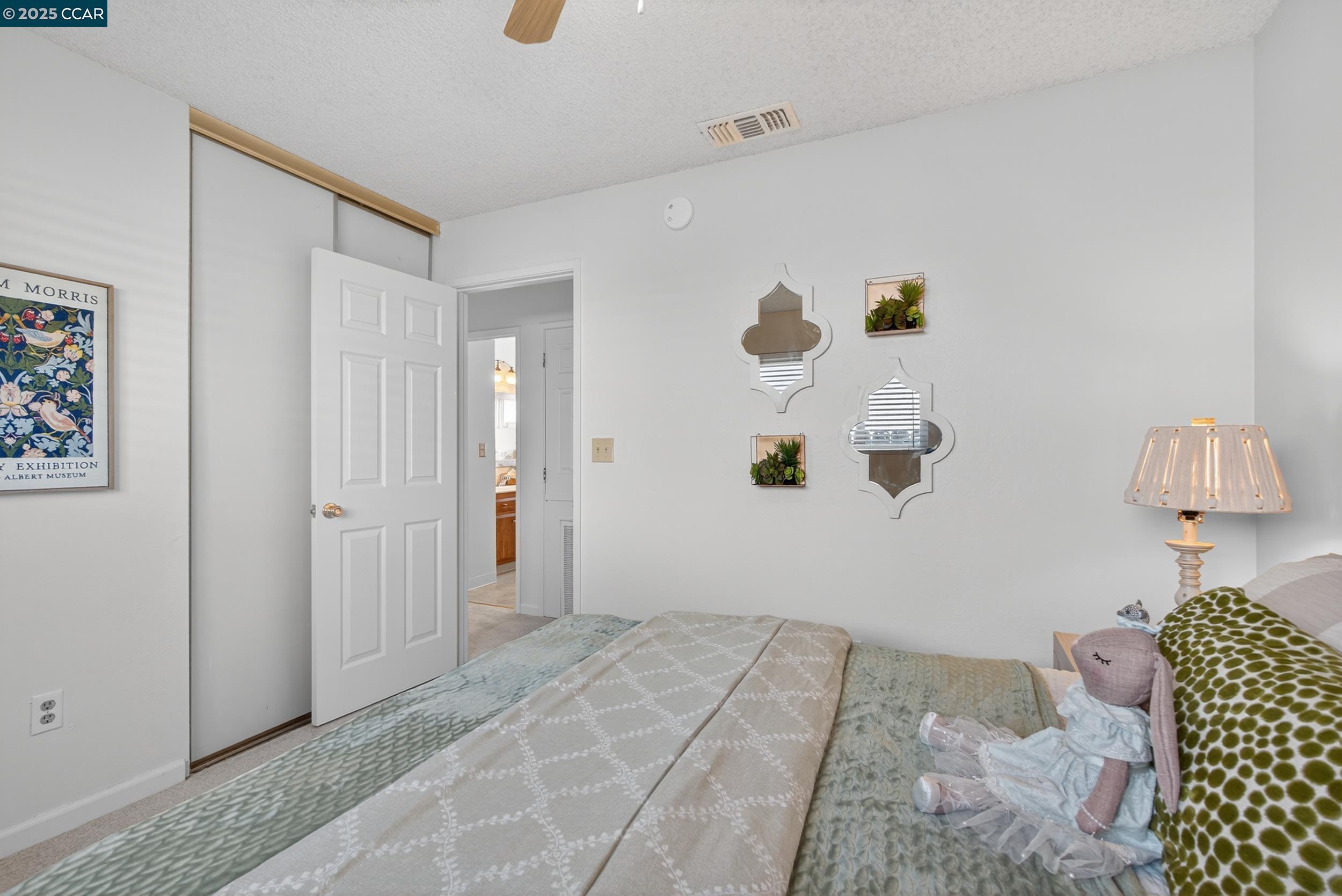 3904 Meadowbrook Cir