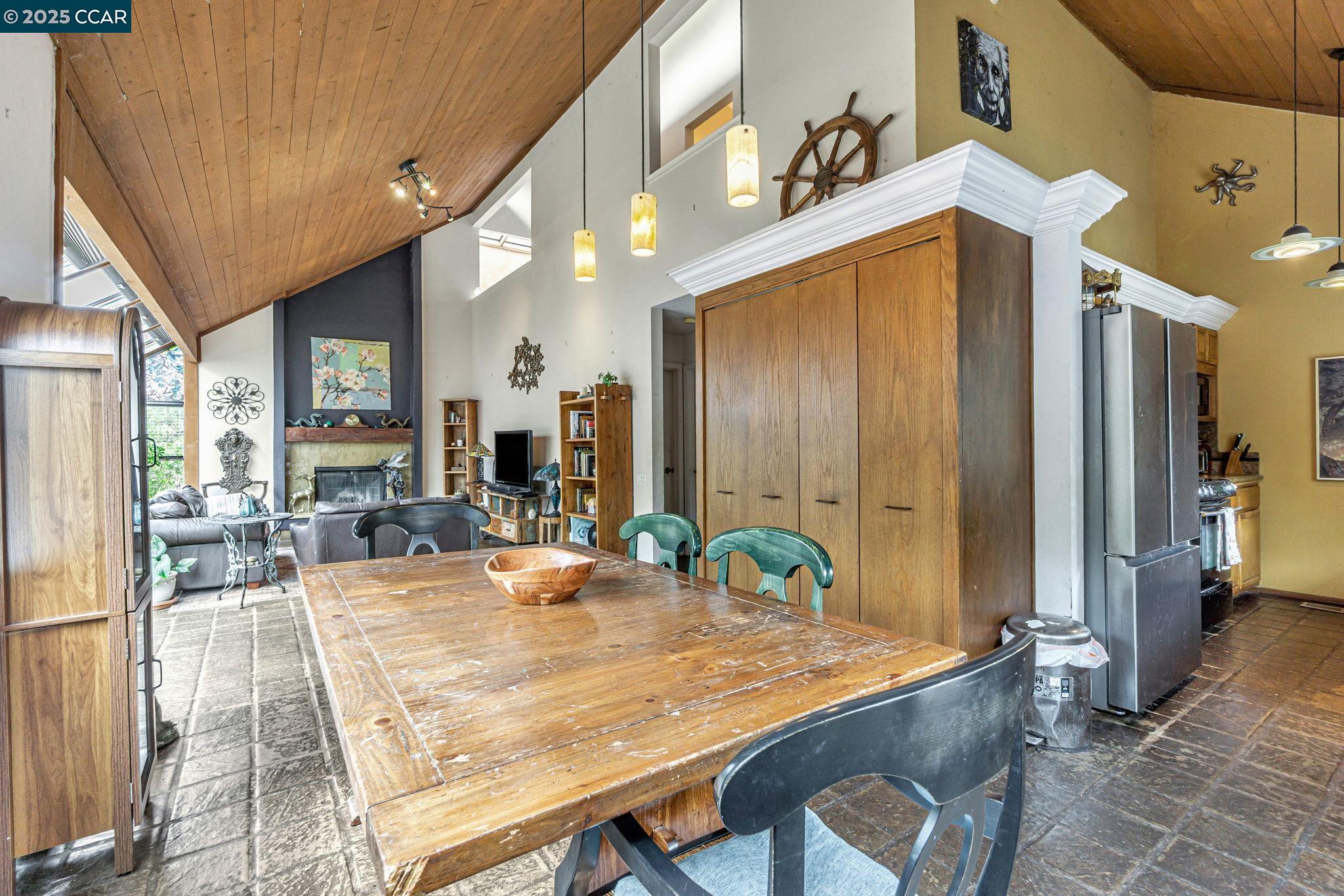 166 Canyon Lake Dr