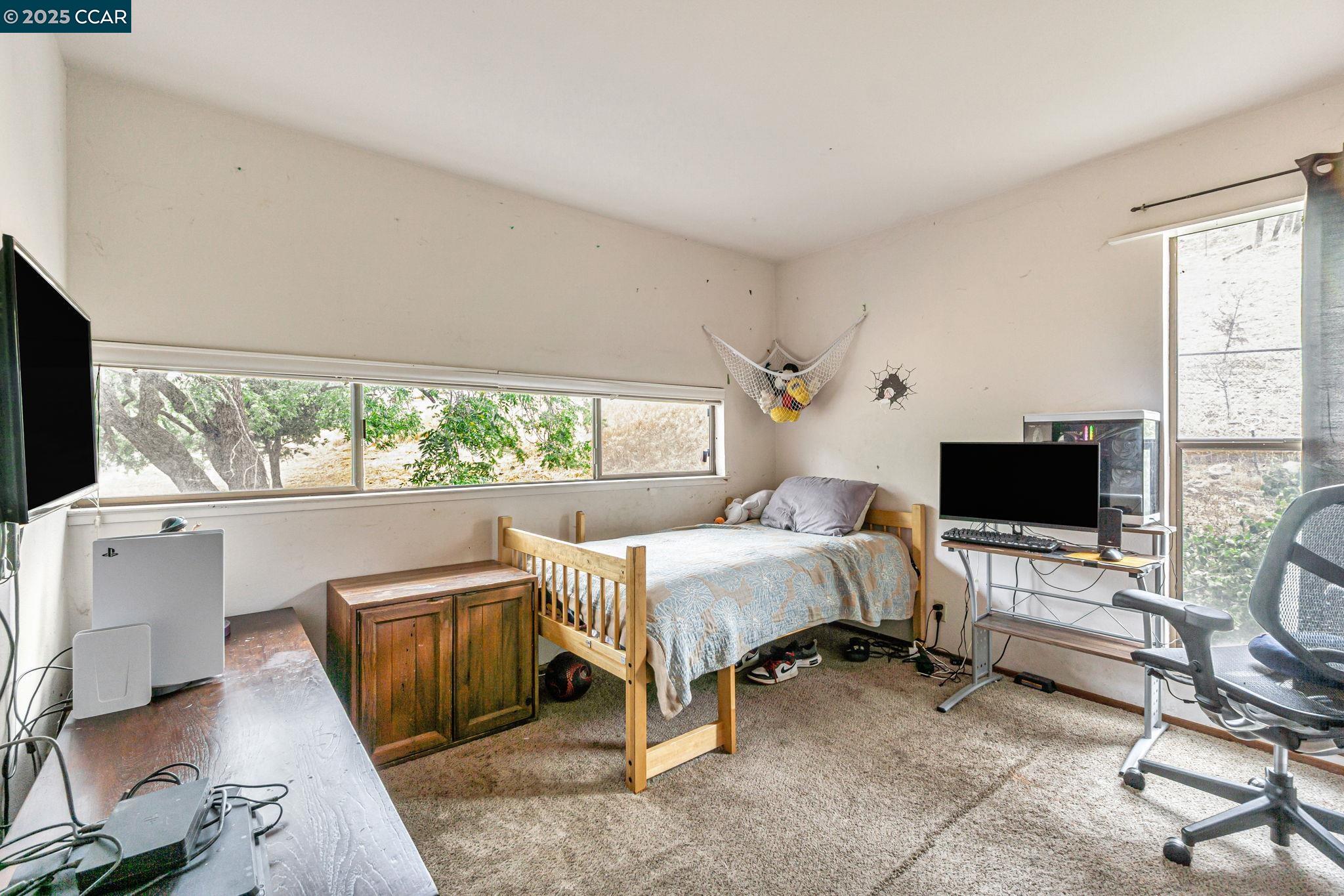 166 Canyon Lake Dr