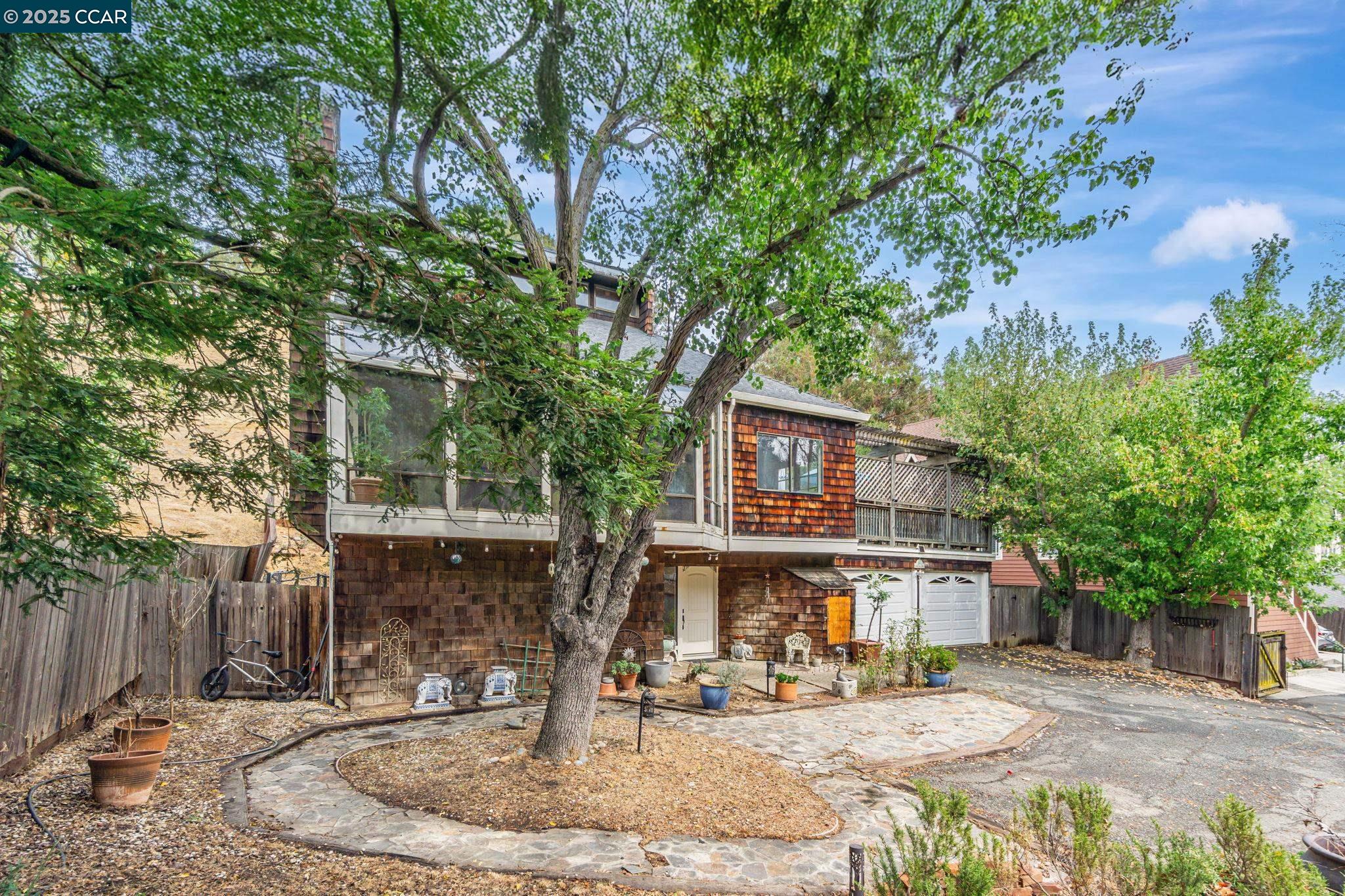 166 Canyon Lake Dr