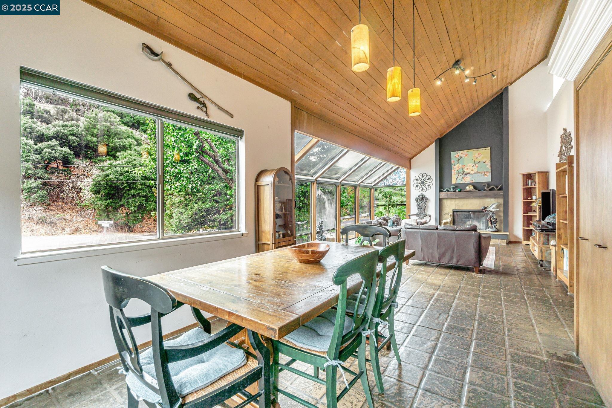 166 Canyon Lake Dr