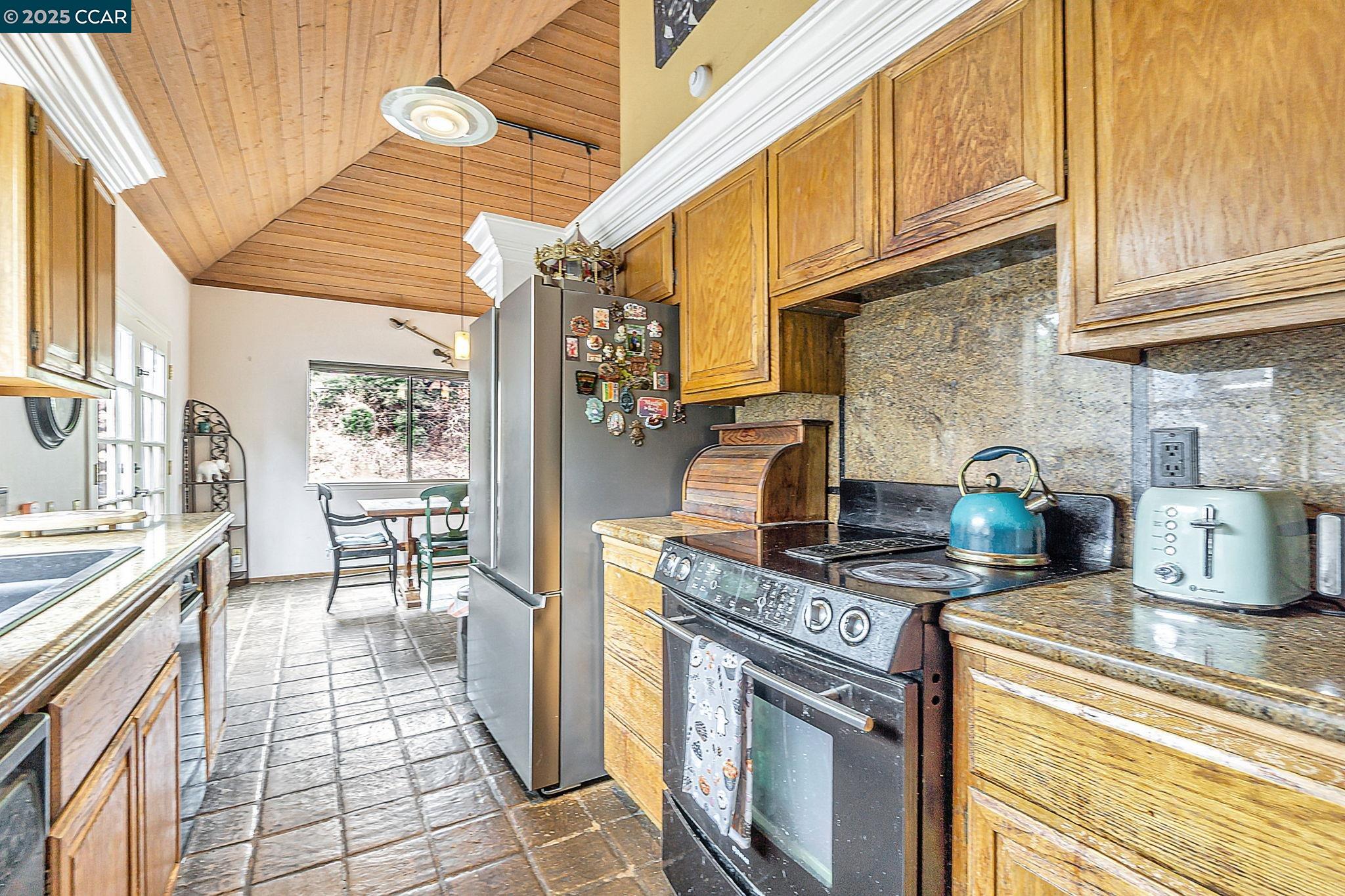 166 Canyon Lake Dr
