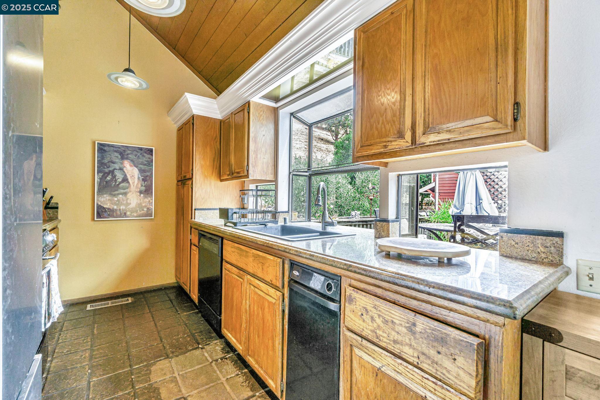 166 Canyon Lake Dr