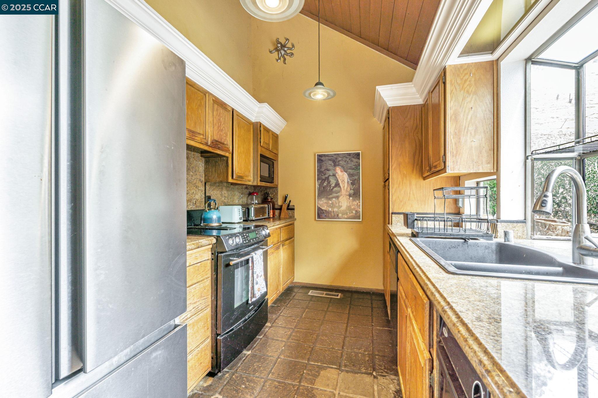 166 Canyon Lake Dr
