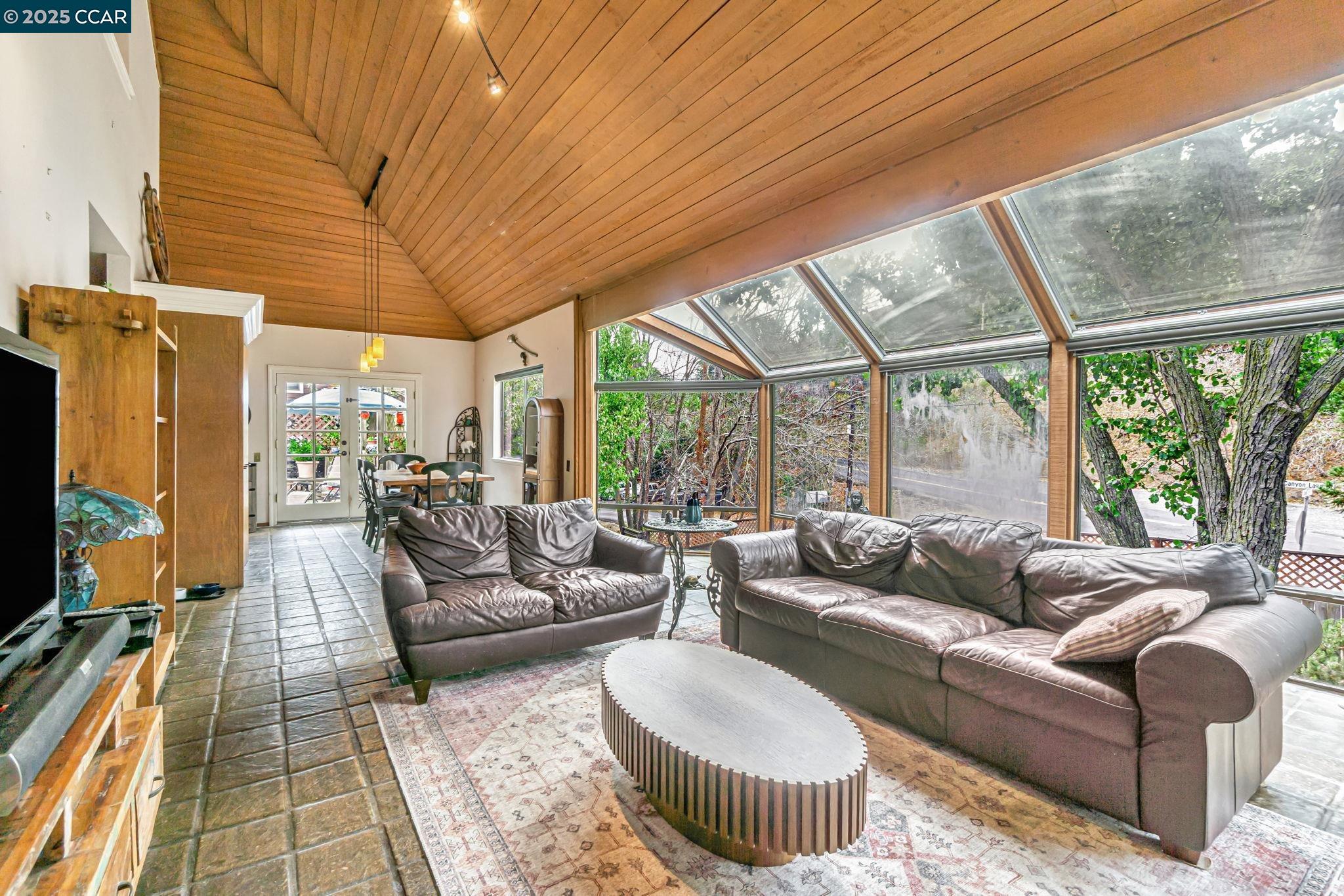 166 Canyon Lake Dr