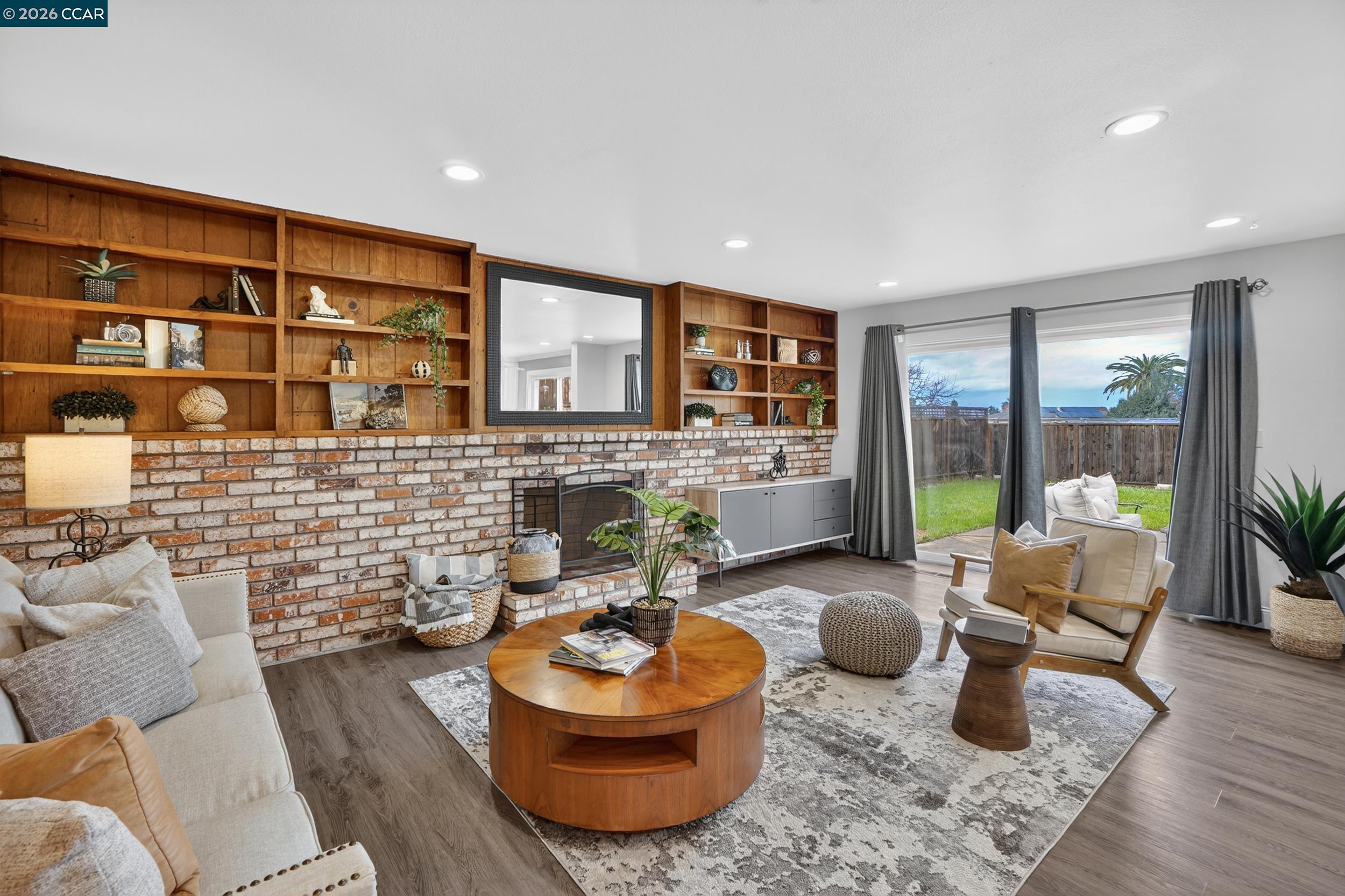 4310 Foothill Way