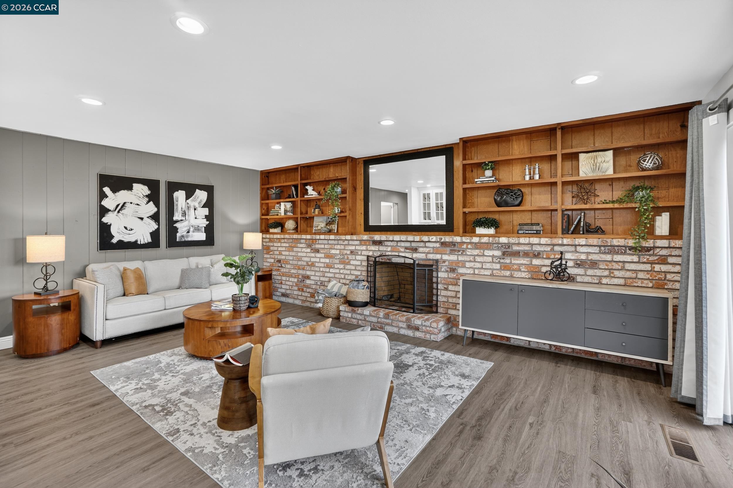 4310 Foothill Way
