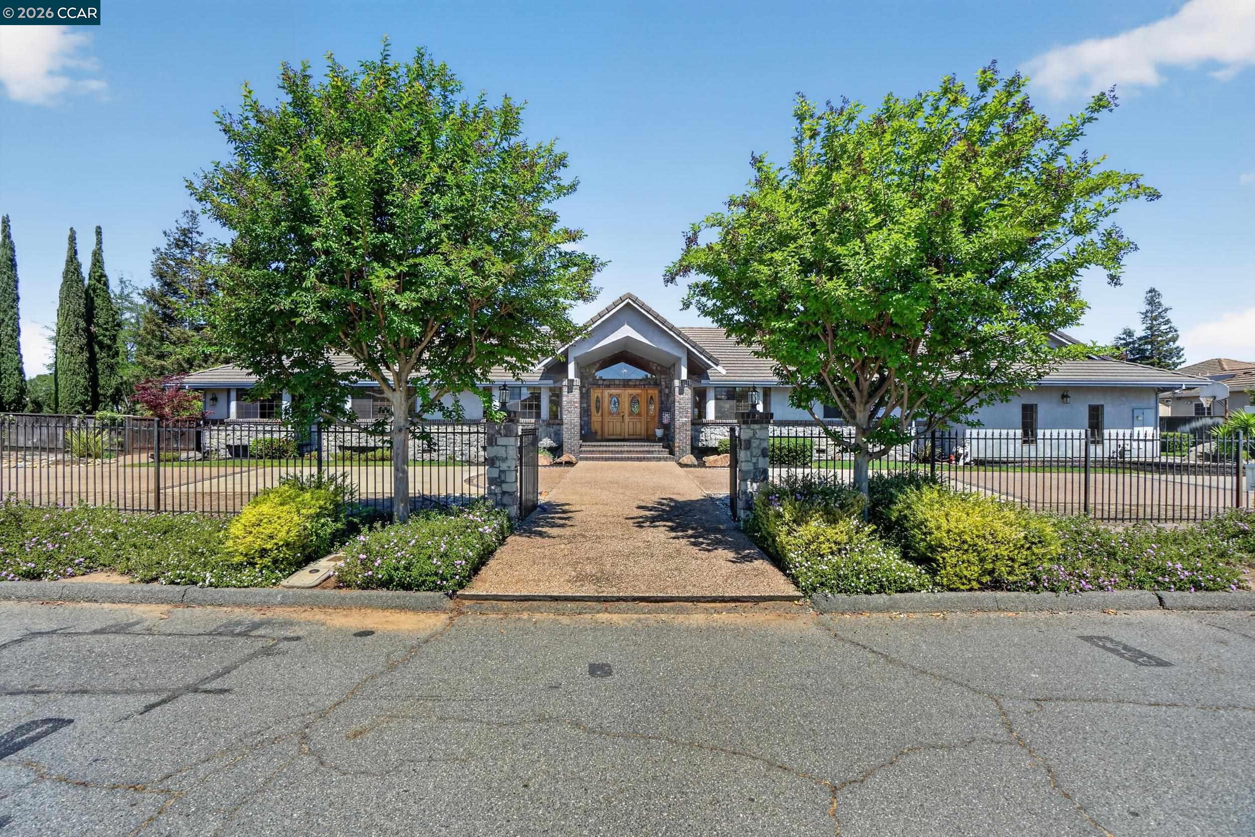 139 Loren Ln