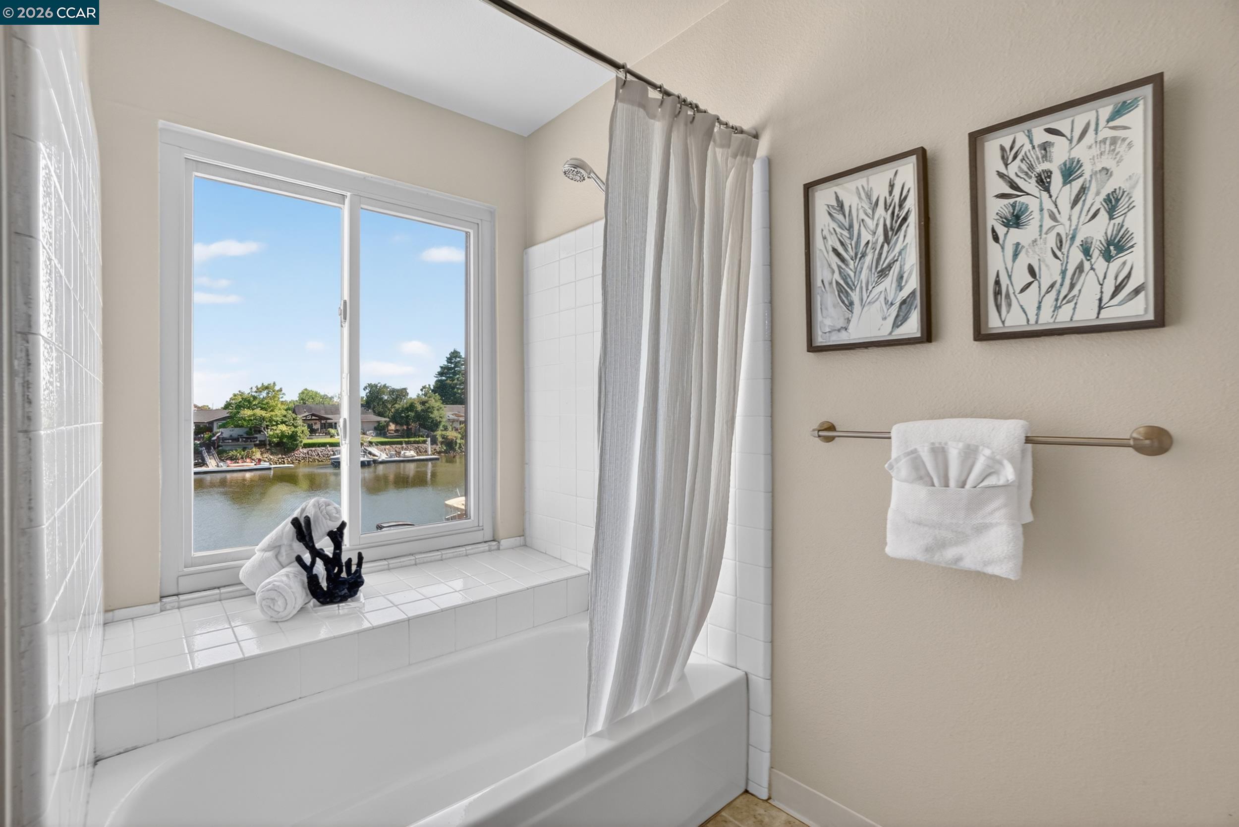 897 Marina Dr