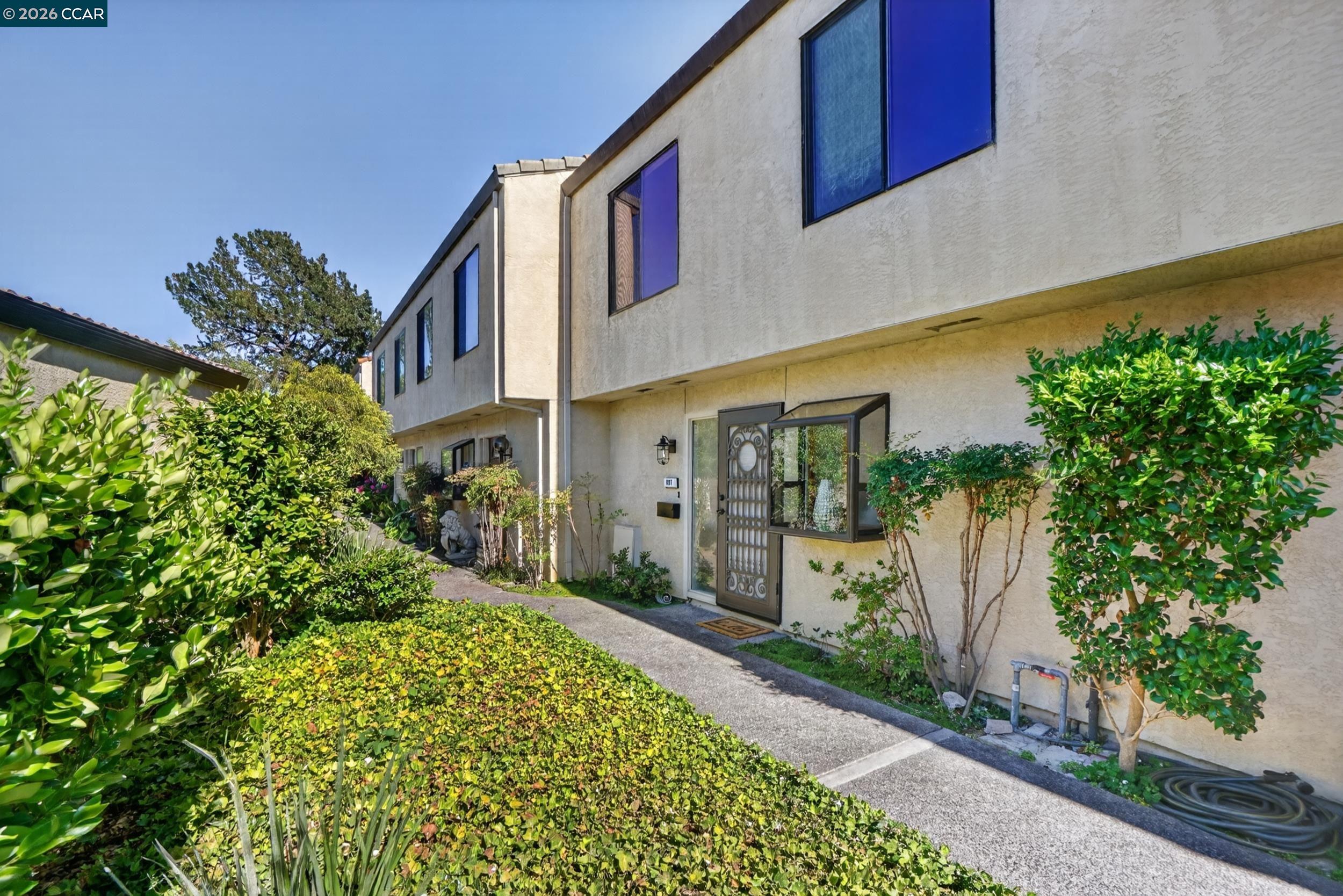 897 Marina Dr