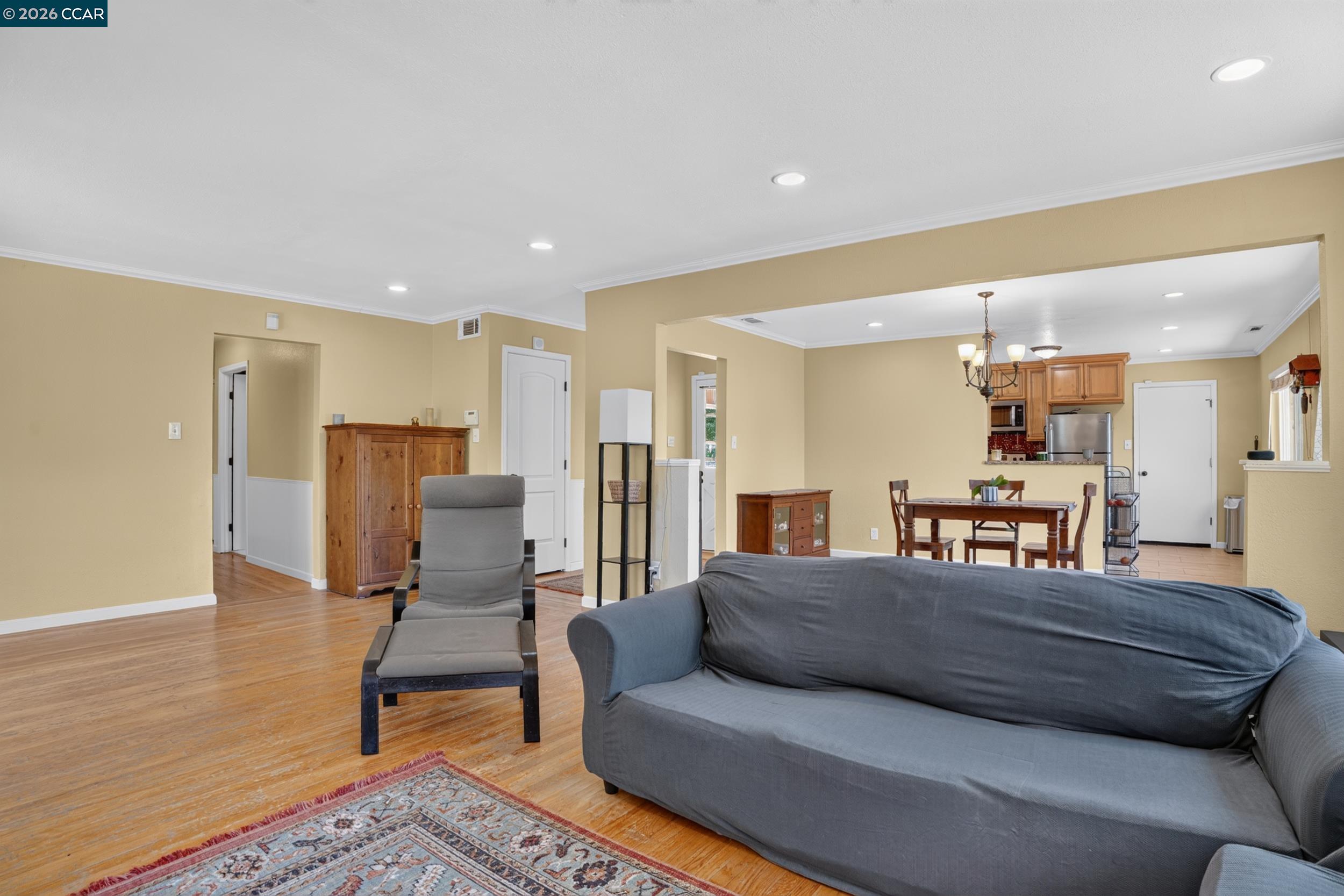 4249 Ridge Dr