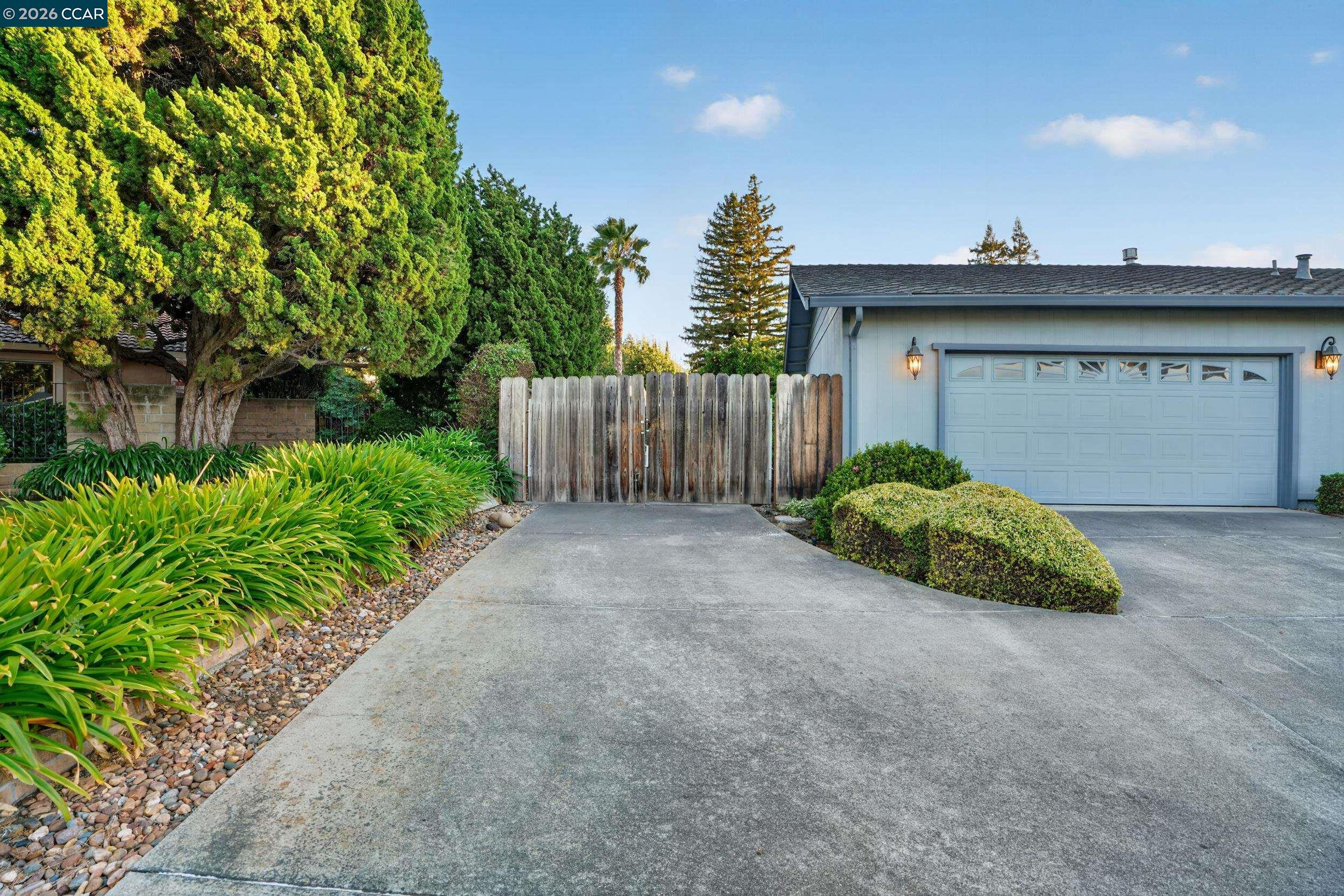 8 Casey Glen Ct