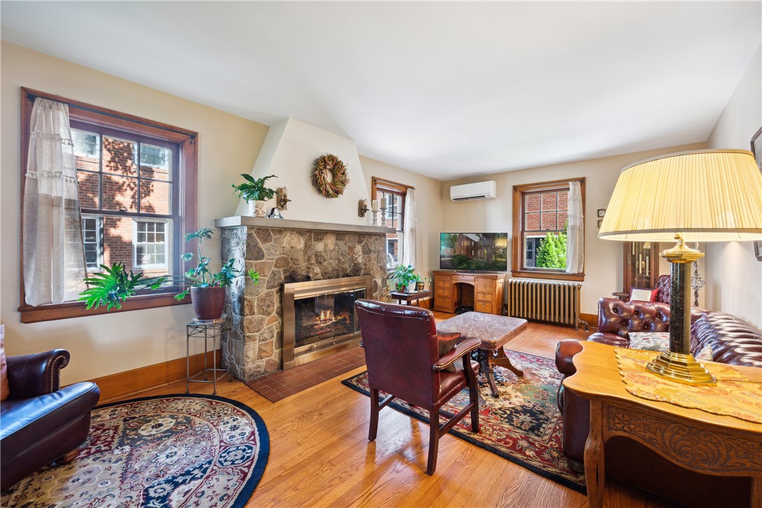 1207 Colonial Place
