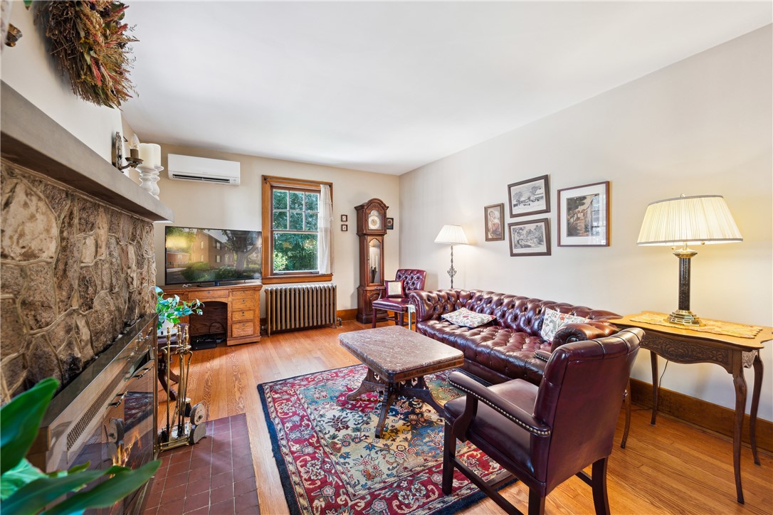 1207 Colonial Place