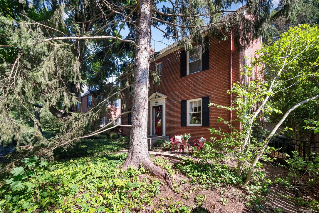 1207 Colonial Place