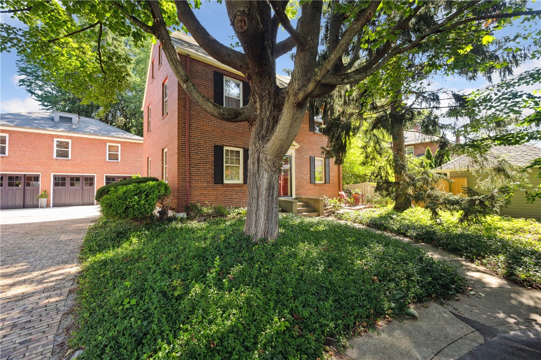 1207 Colonial Place