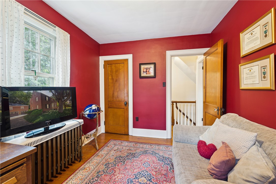 1207 Colonial Place