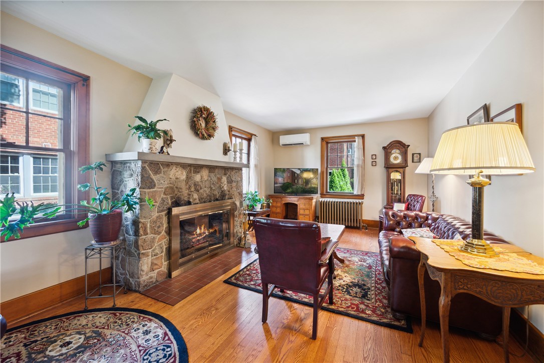 1207 Colonial Place