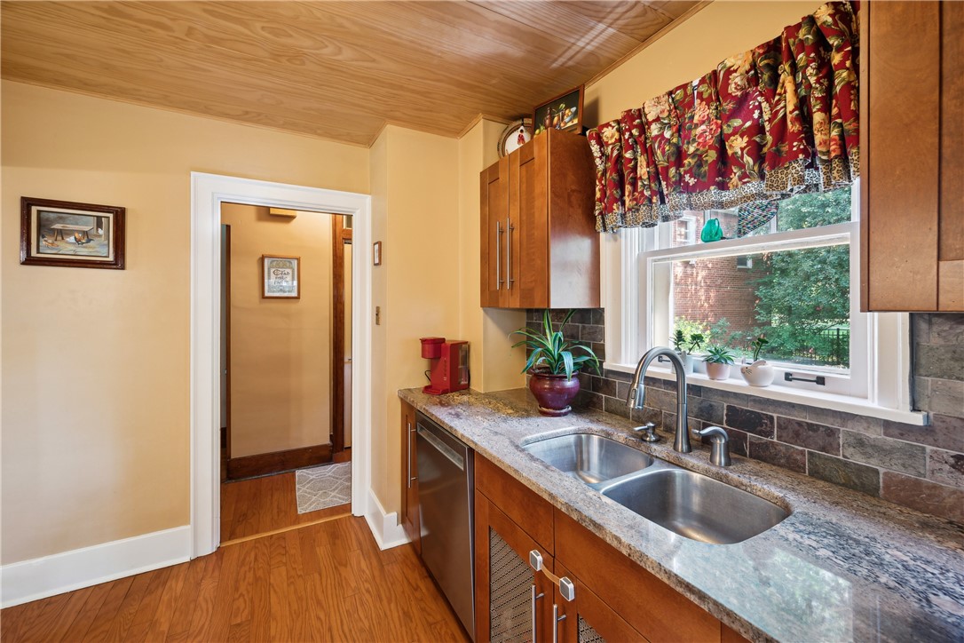 1207 Colonial Place