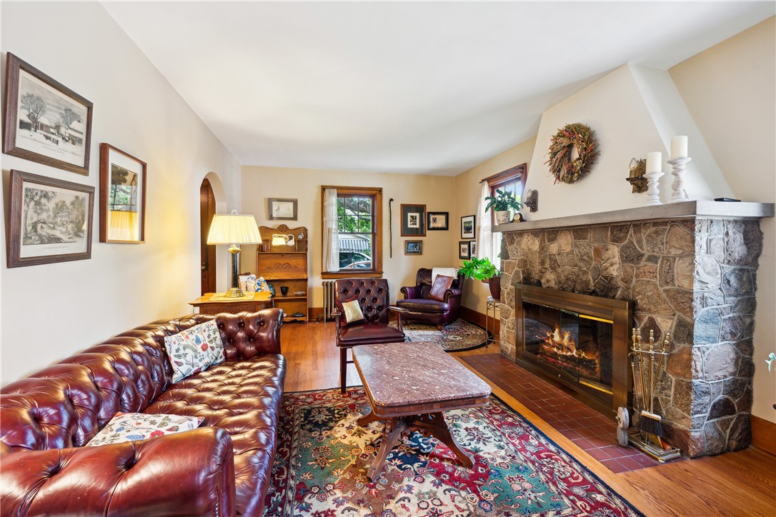 1207 Colonial Place