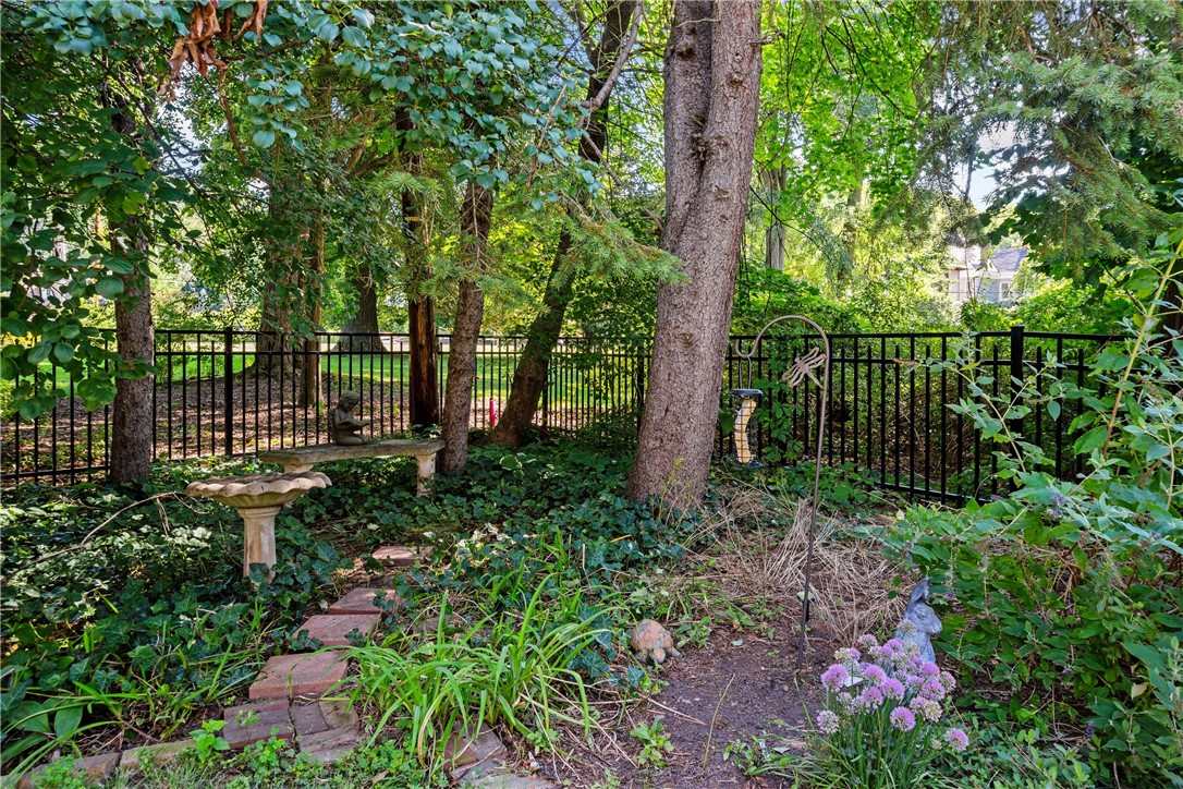 1207 Colonial Place