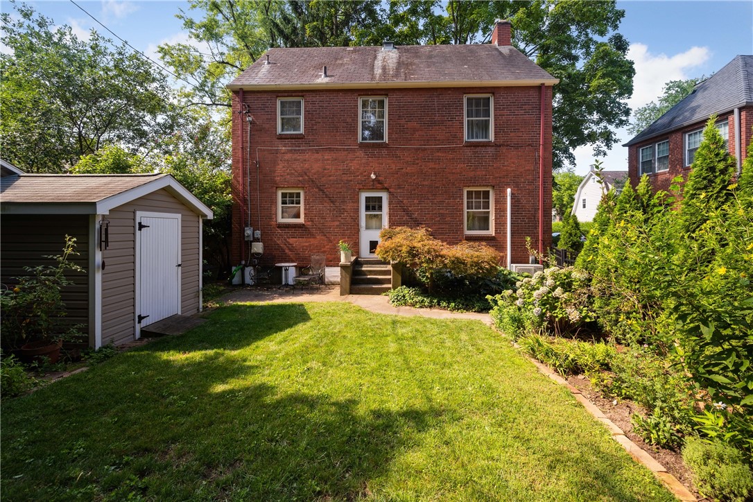 1207 Colonial Place