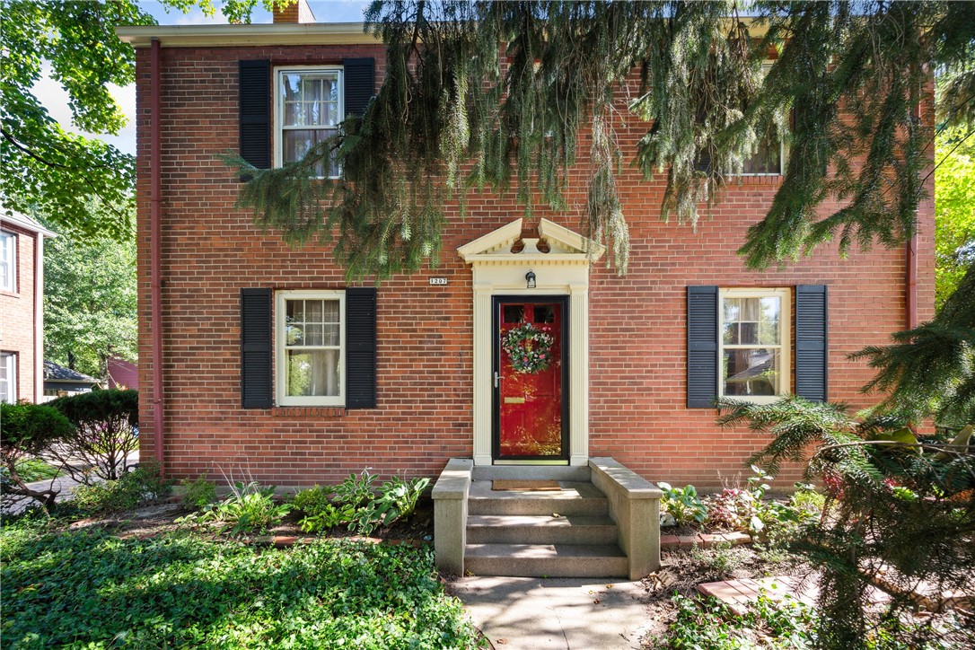 1207 Colonial Place