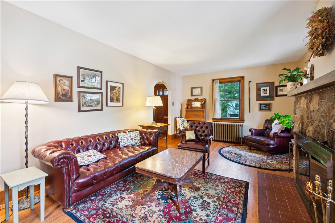 1207 Colonial Place