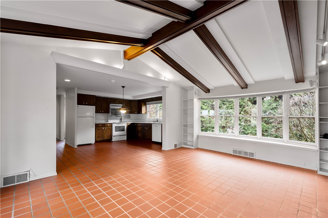 410 Edgeworth Ln