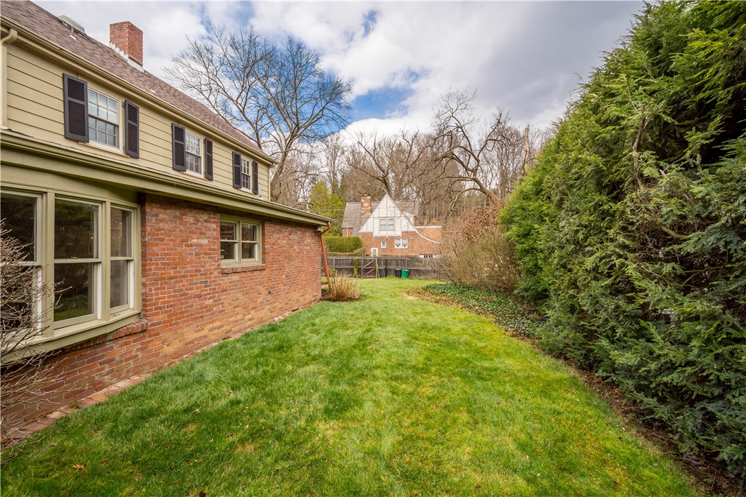 410 Edgeworth Ln