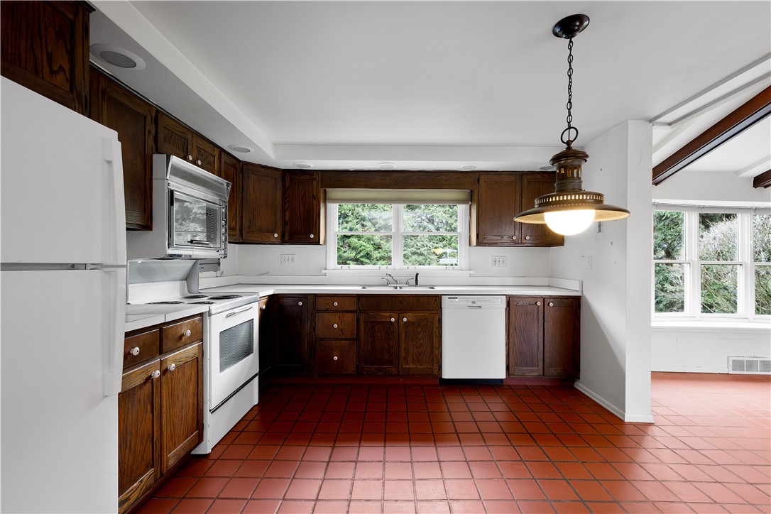 410 Edgeworth Ln