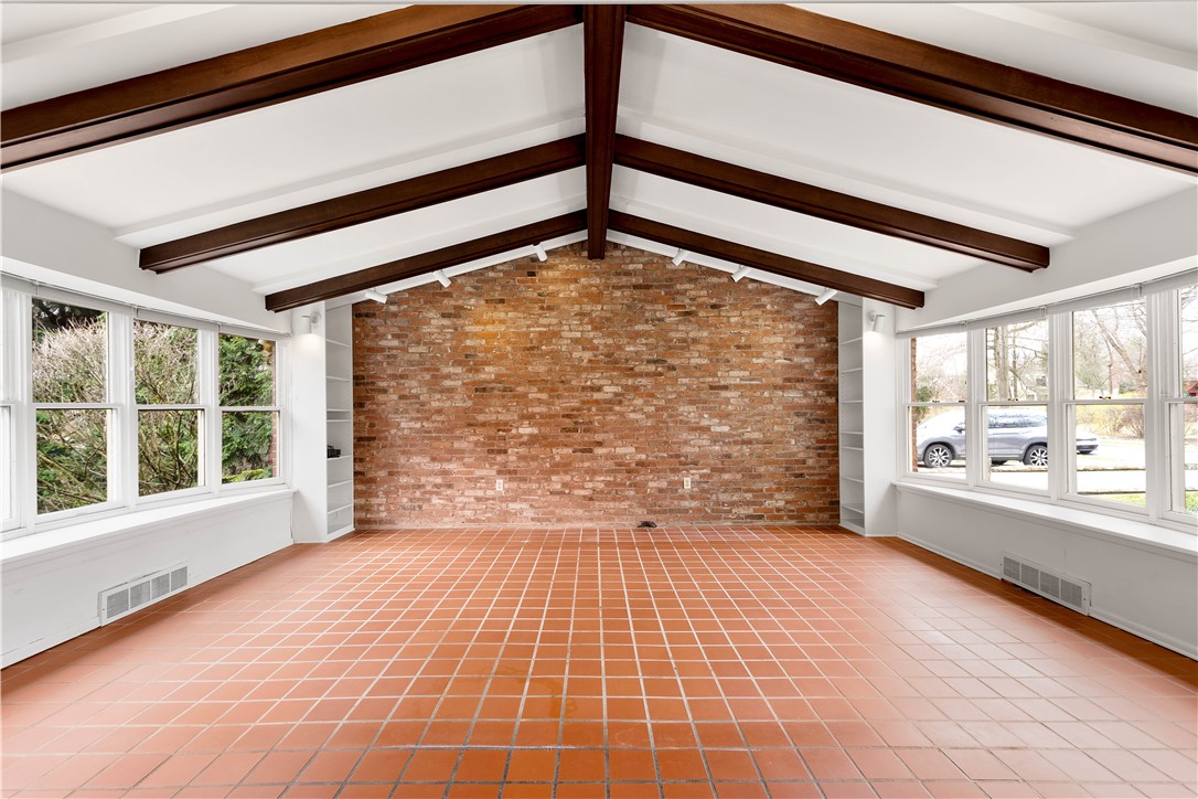 410 Edgeworth Ln