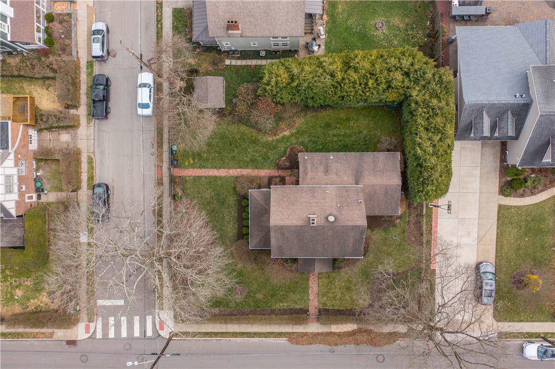 410 Edgeworth Ln