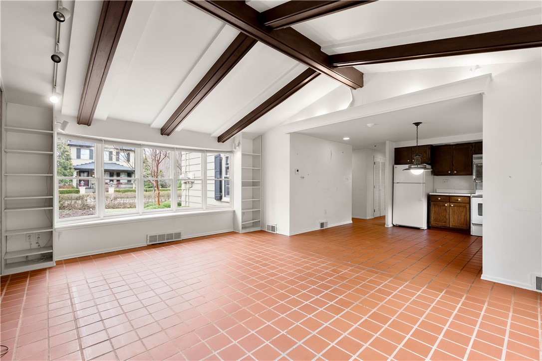 410 Edgeworth Ln