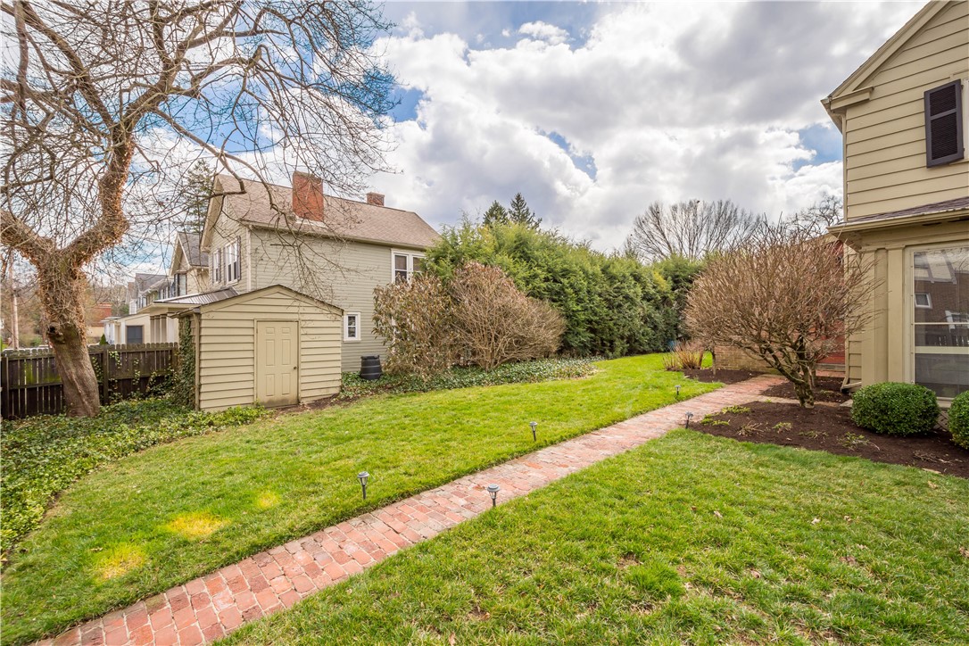 410 Edgeworth Ln