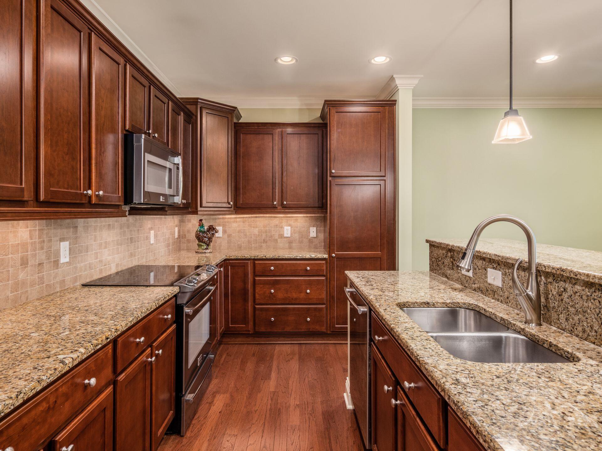 3175 Tremont Road, 303