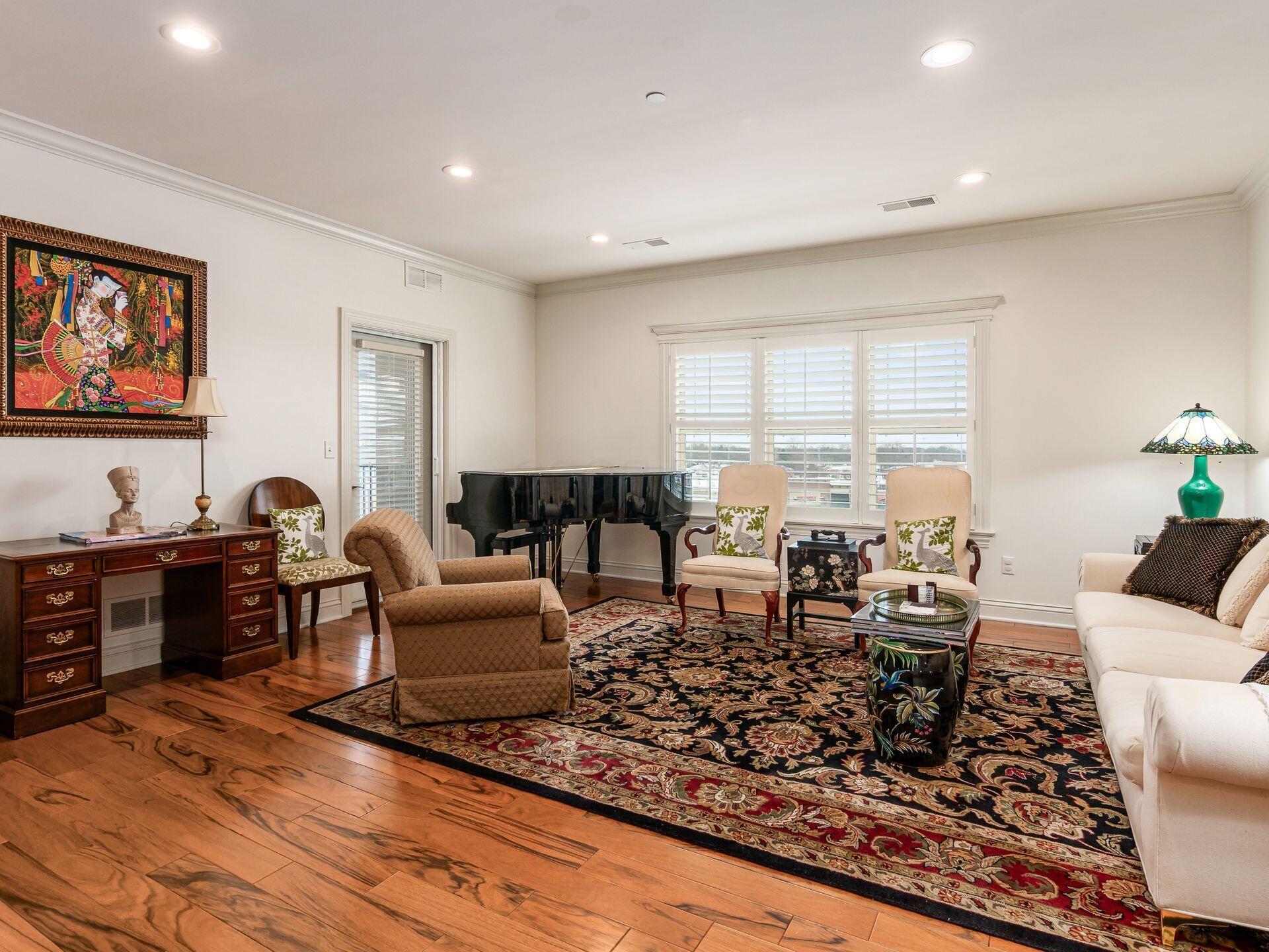 3175 Tremont Road, 504