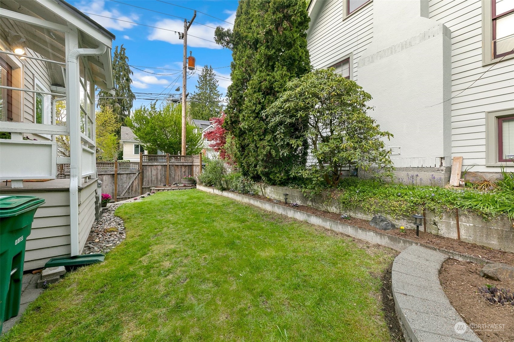 5768 28th Avenue NE