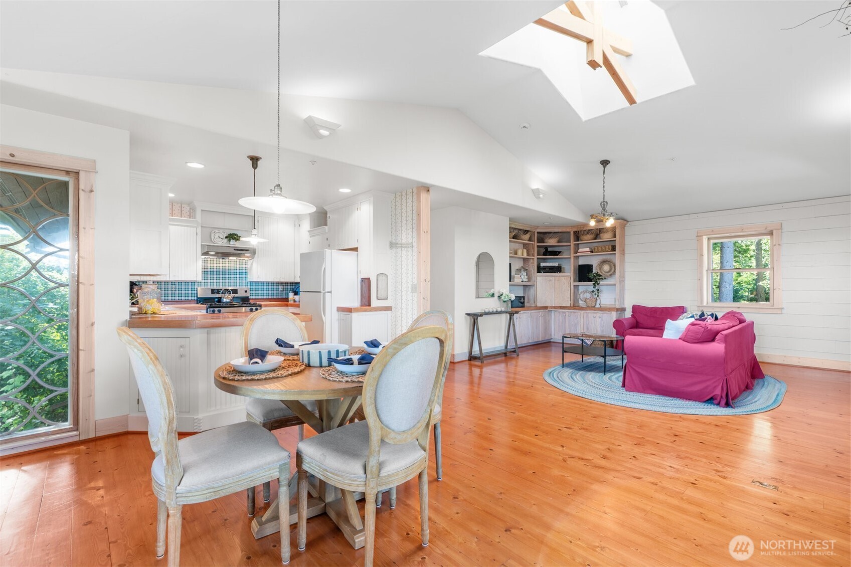 9411 - 9415 Key Peninsula Highway SW